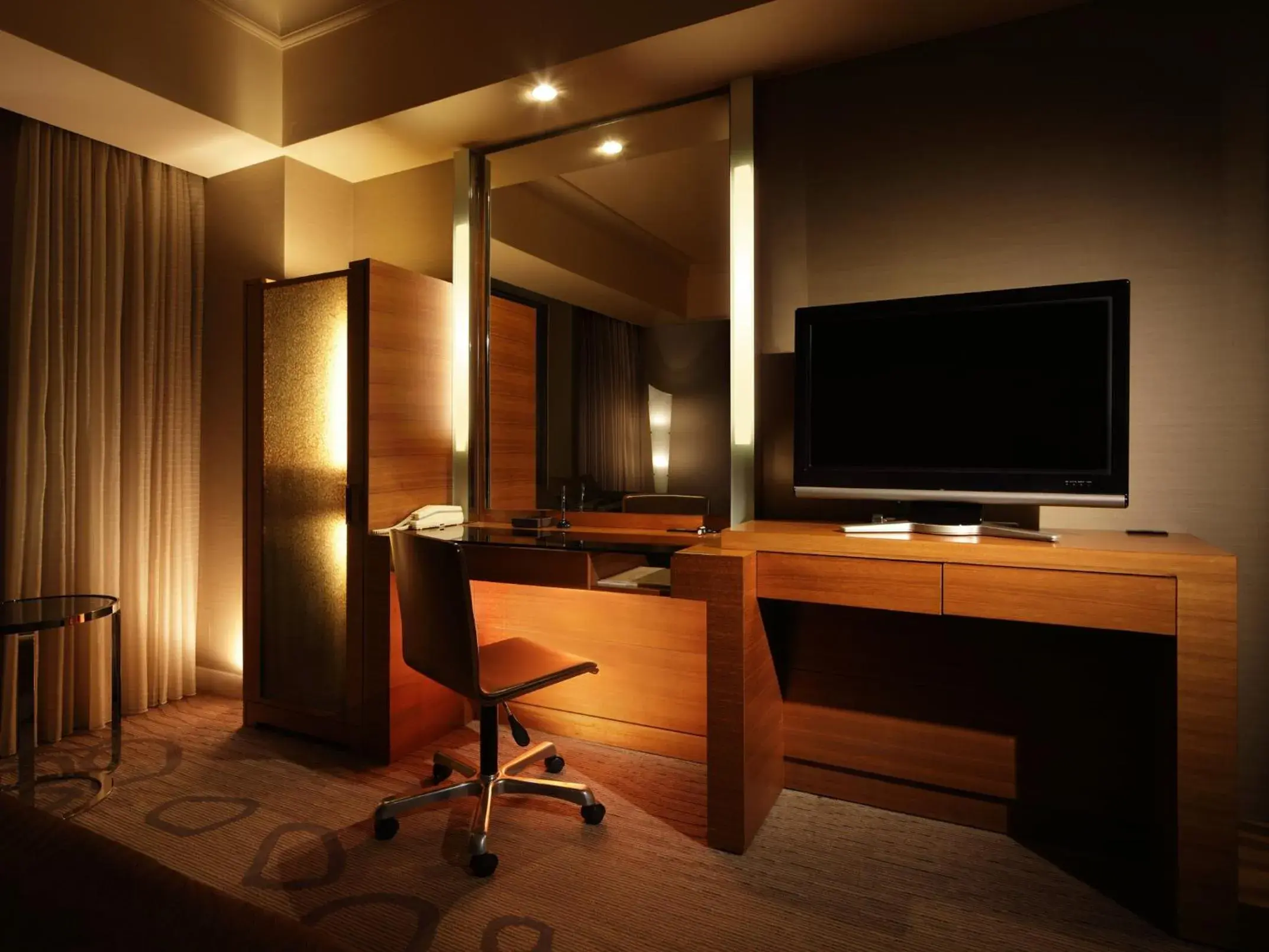 Photo of the whole room, TV/Entertainment Center in Hotel Okura Fukuoka