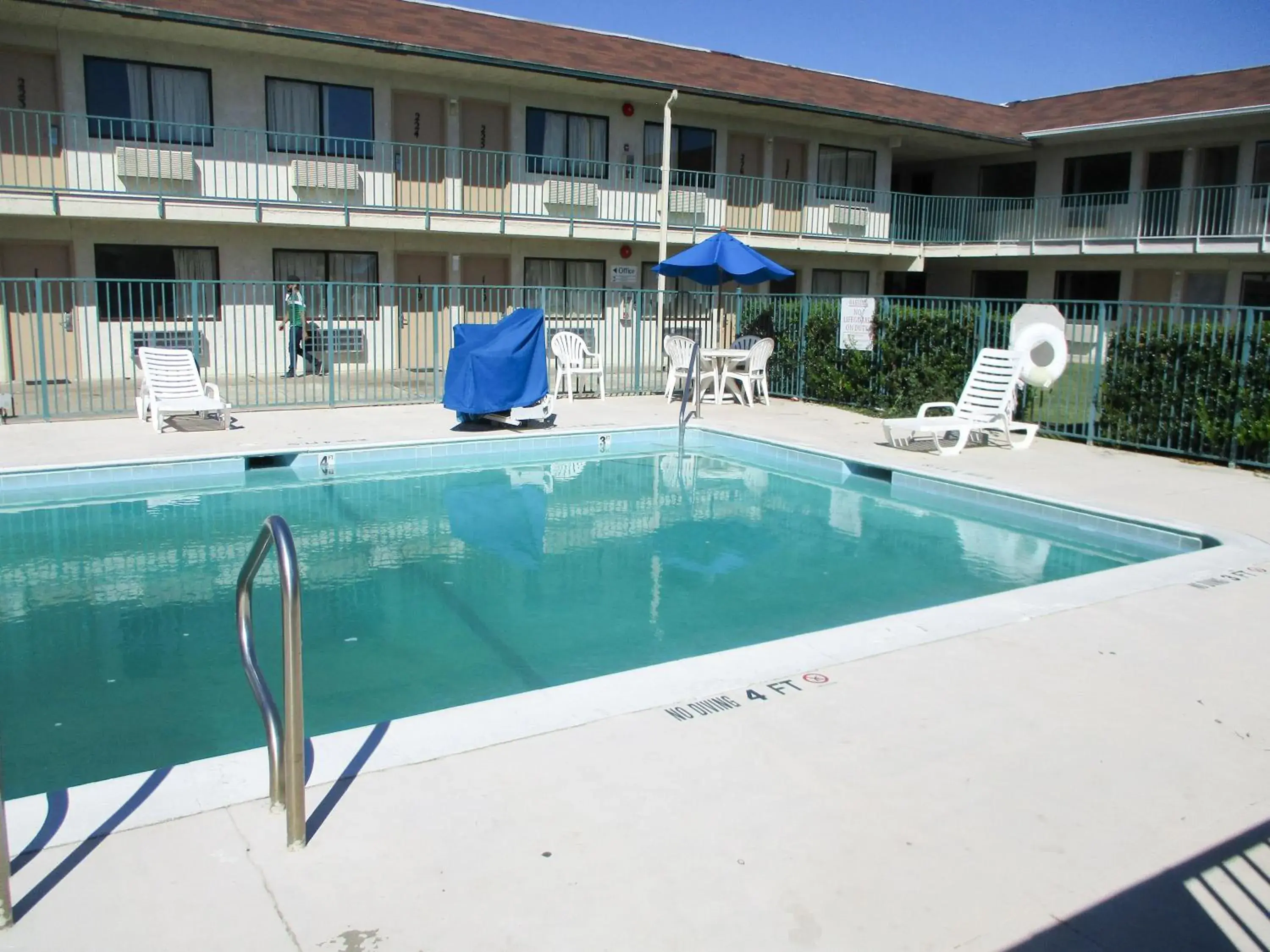 Swimming Pool in Studio 6-Monroe, LA - Hwy 165