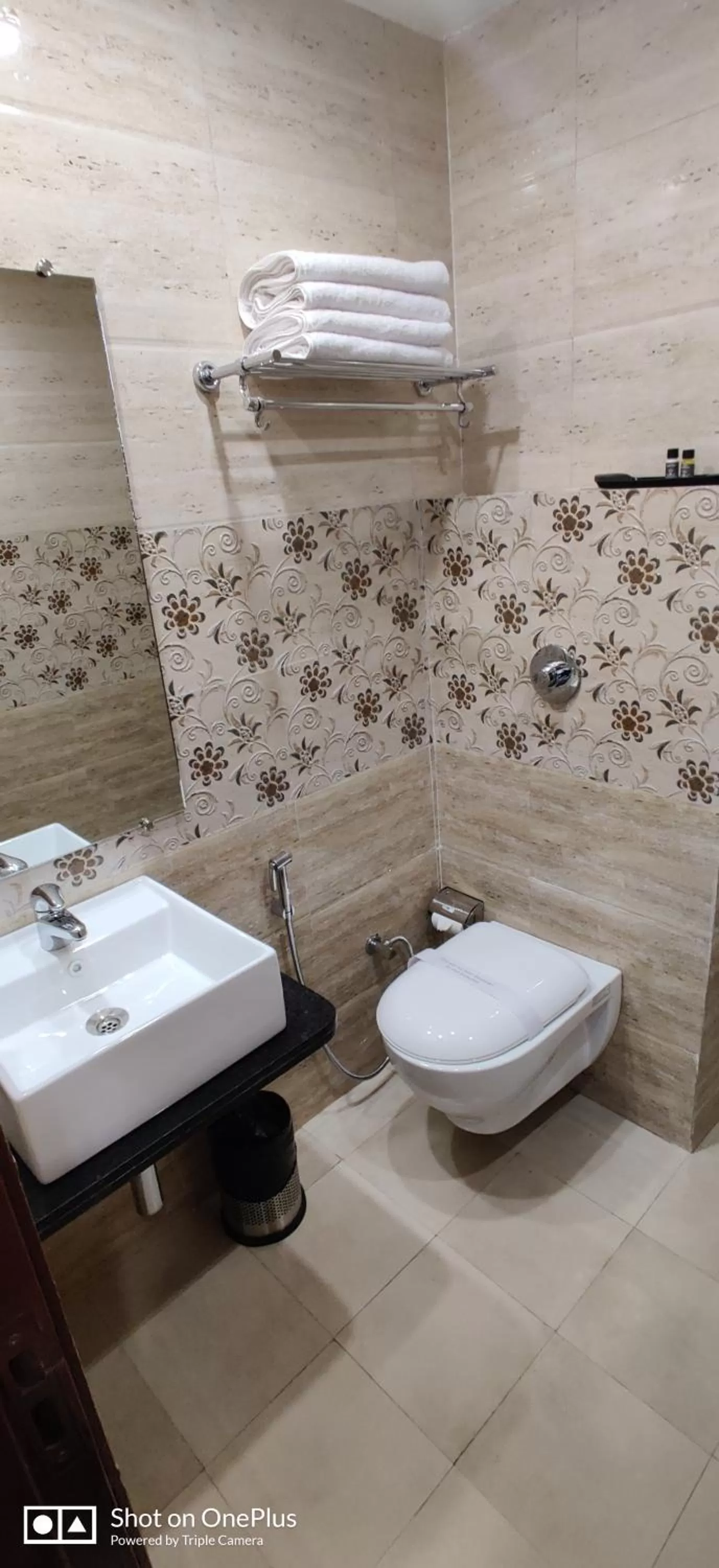 Bathroom in Hotel Trimurti
