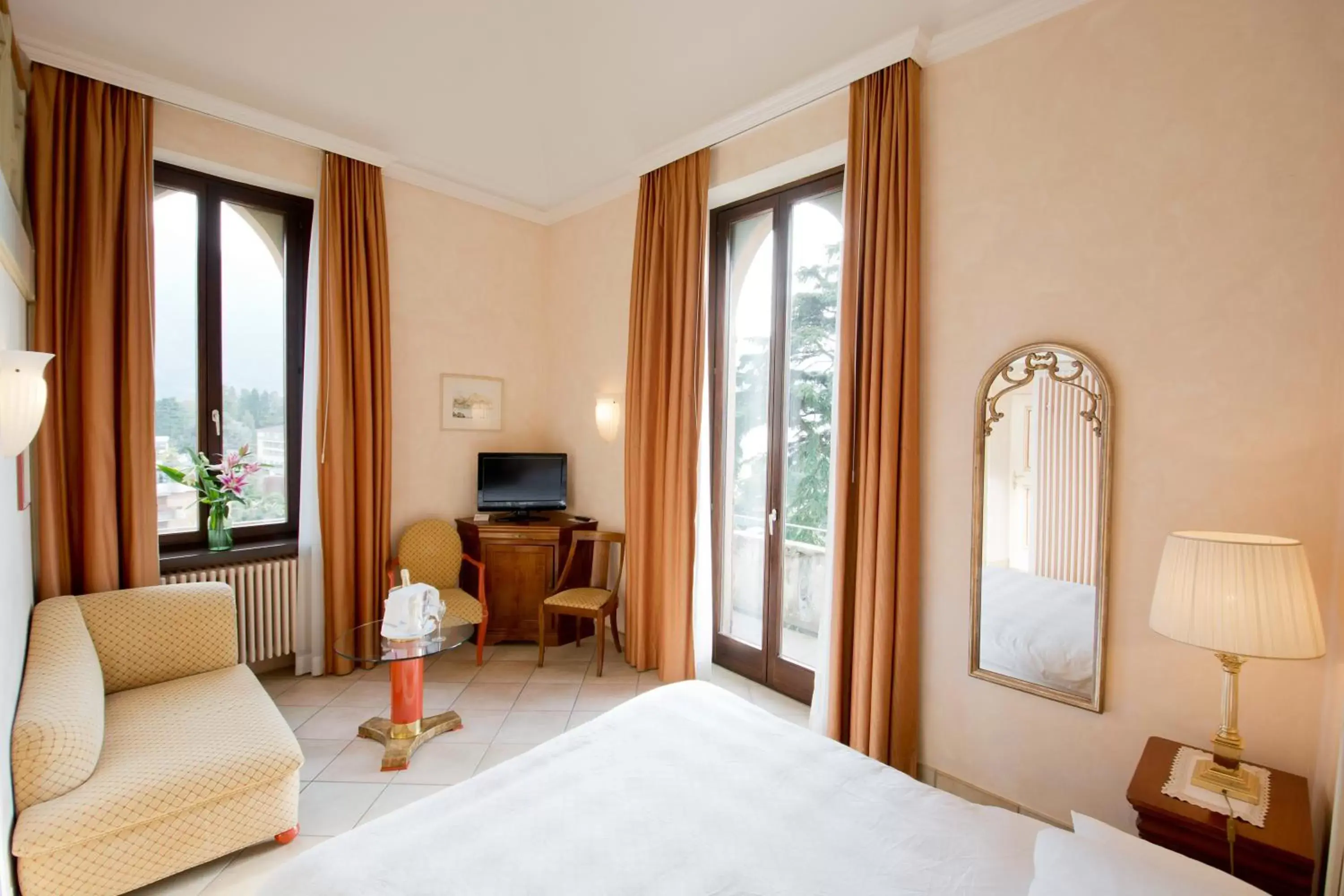 Photo of the whole room, Bed in Romantik Hotel Castello Seeschloss