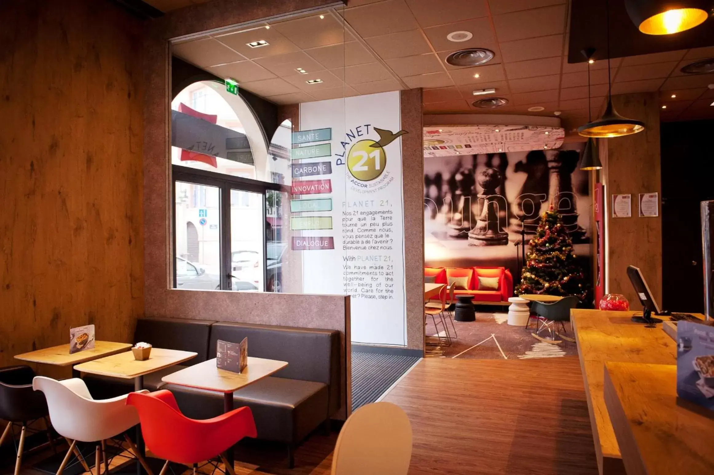 Lounge or bar, Restaurant/Places to Eat in Ibis Agen Centre Gare