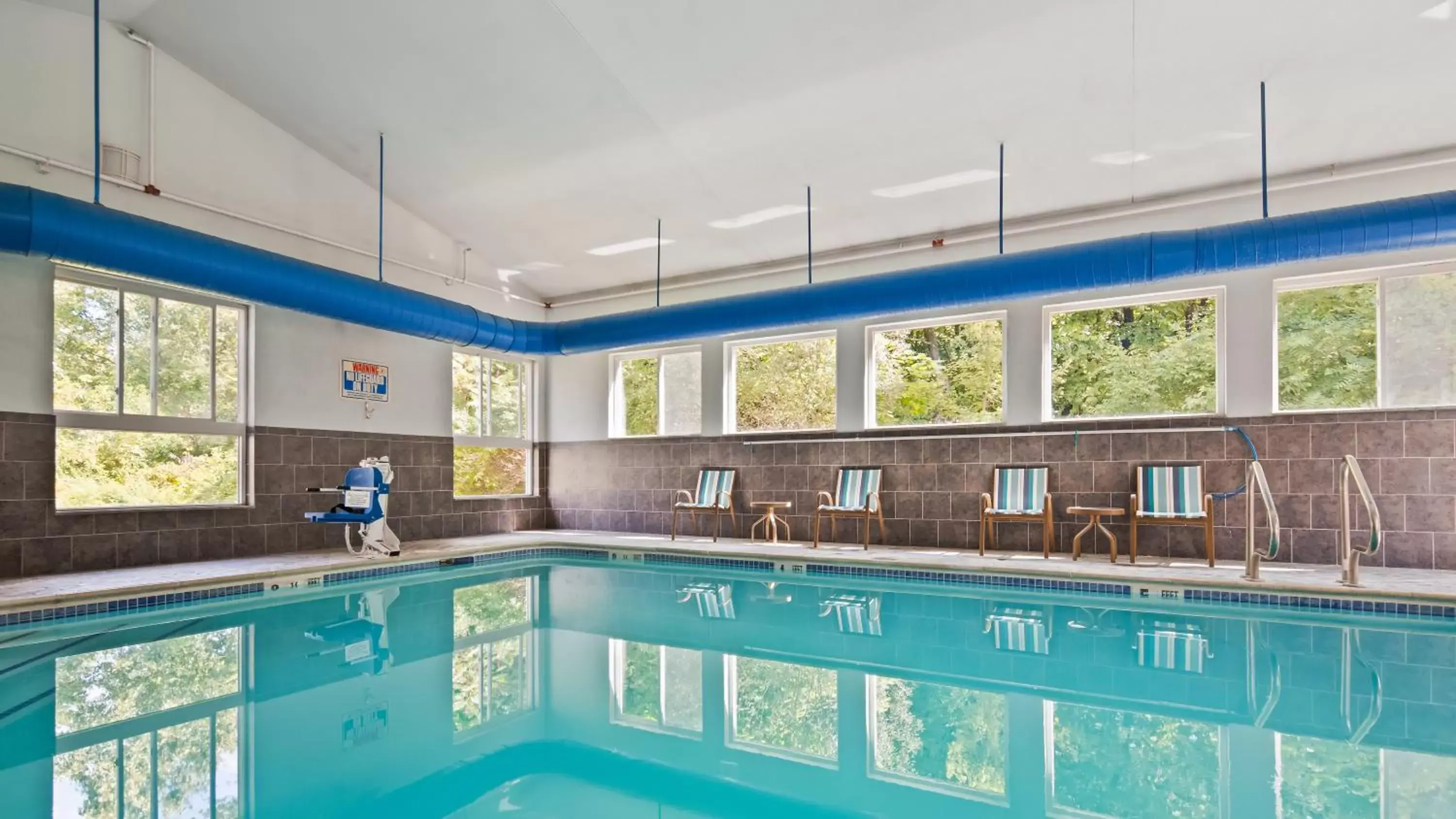 Swimming Pool in Best Western Plus New England Inn & Suites