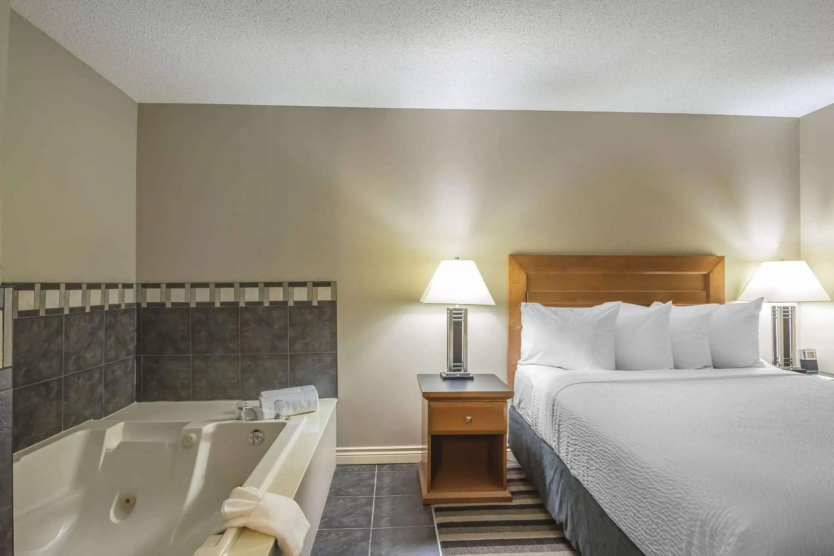 Photo of the whole room in Quality Inn West Edmonton