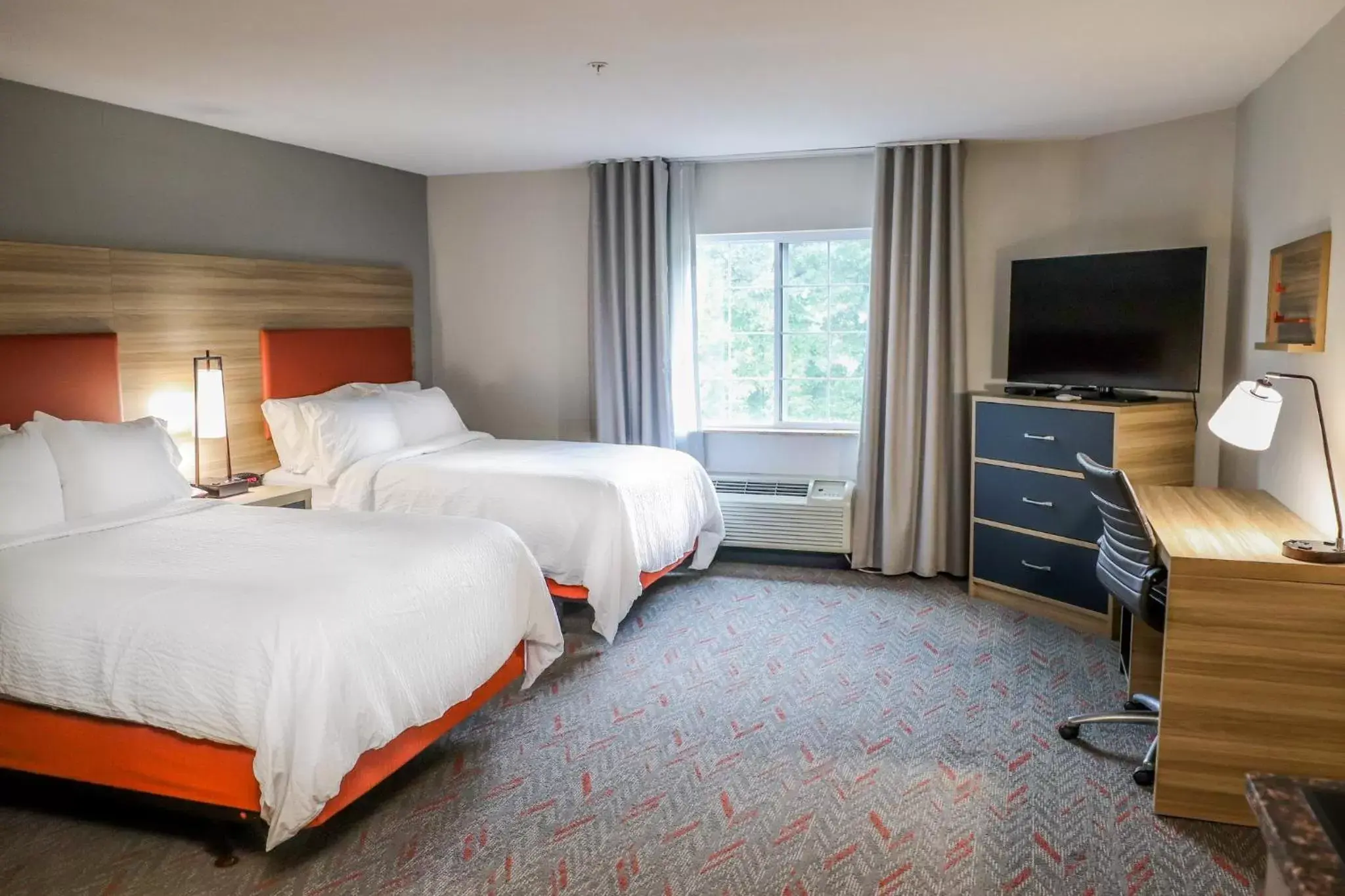 Photo of the whole room, Bed in Candlewood Suites Richmond Airport, an IHG Hotel