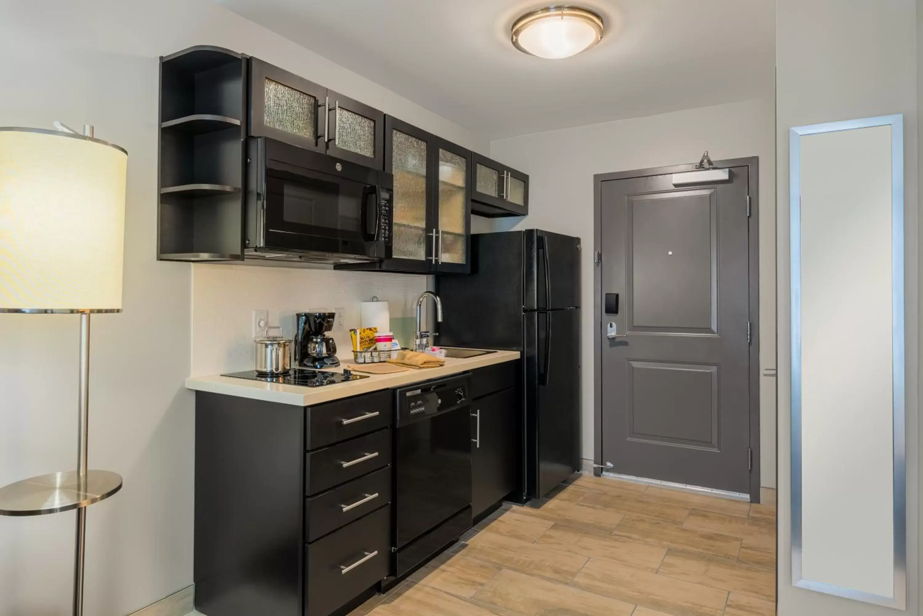 Kitchen or kitchenette, Kitchen/Kitchenette in Candlewood Suites Cookeville, an IHG Hotel