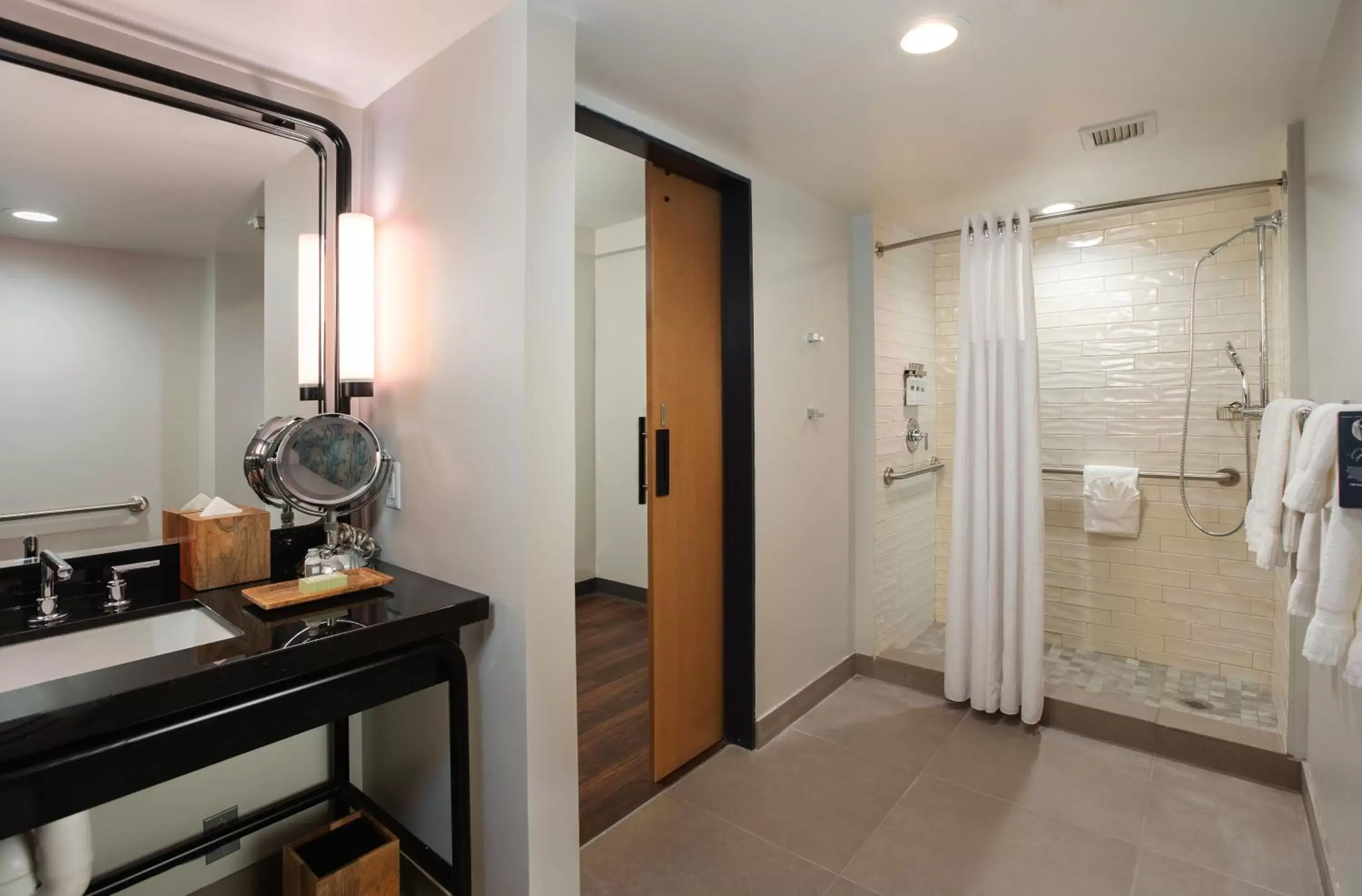 Shower, Bathroom in The Beeman Hotel