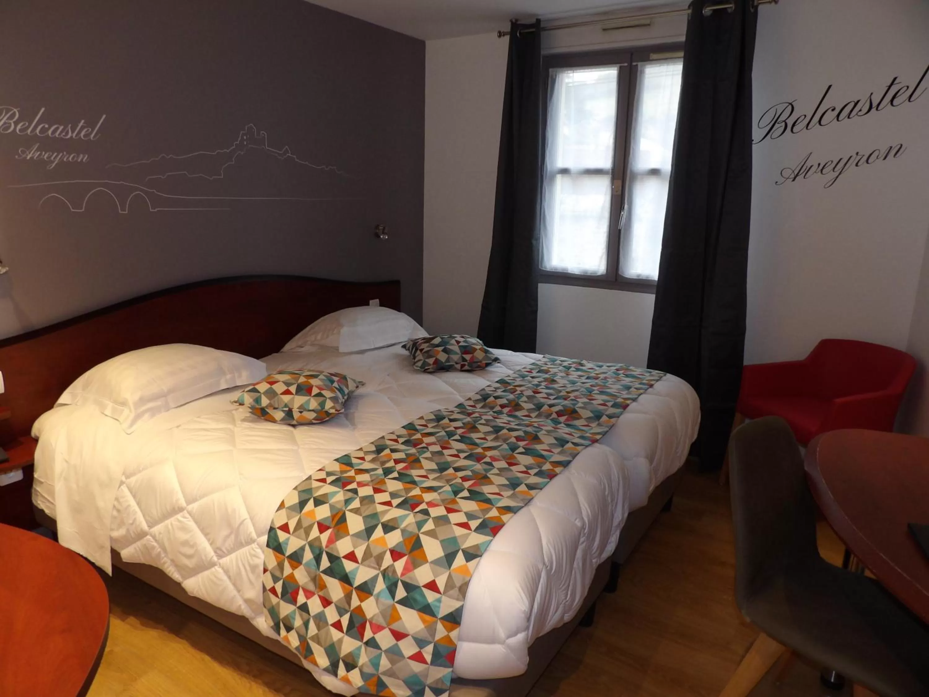 Seating area, Bed in Best Western Le Pont d'Or