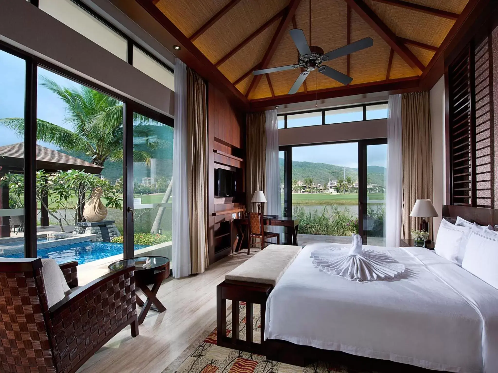 Bedroom, Pool View in Grand Metropark Villa Resort Sanya Yalong Bay