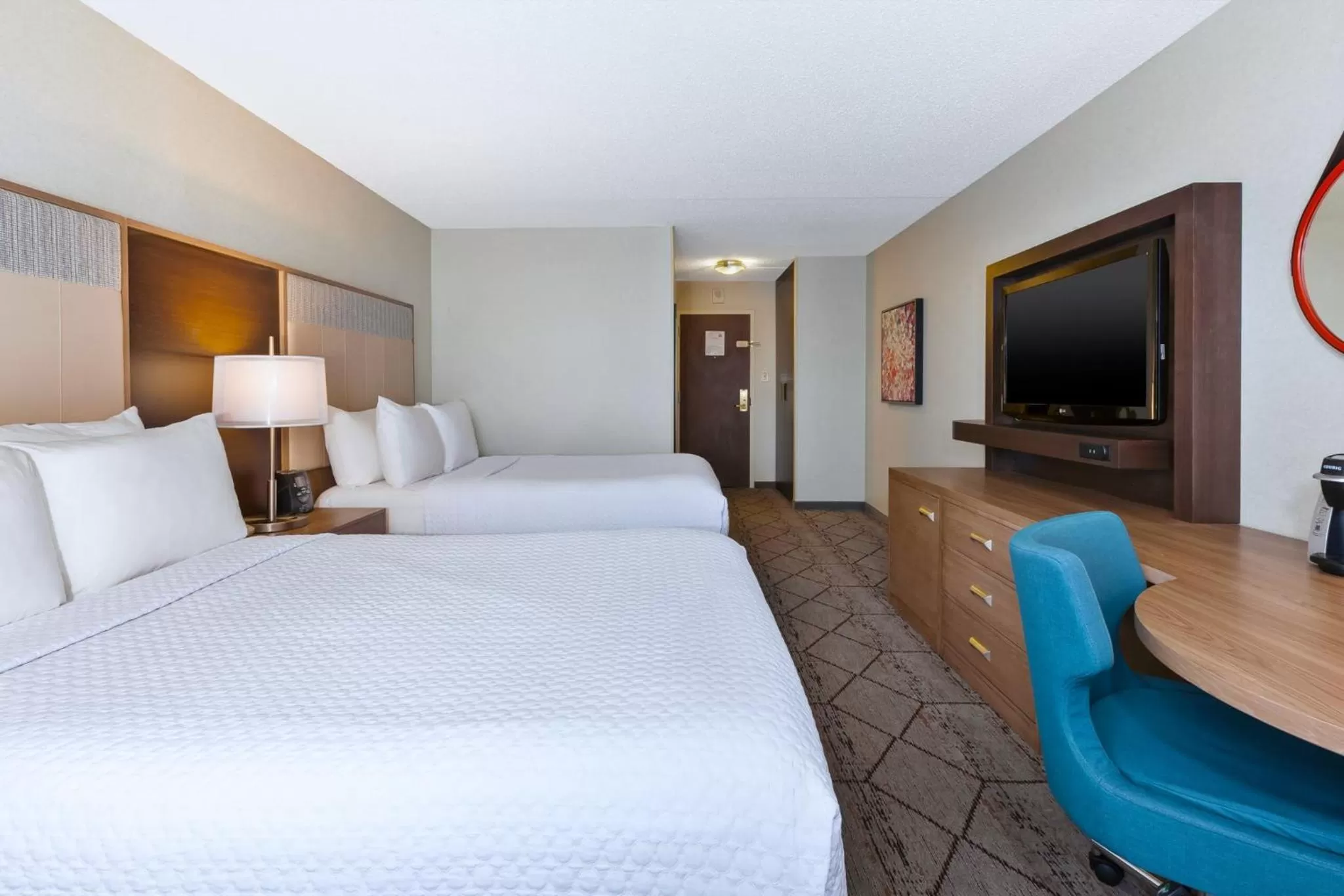Photo of the whole room, Bed in Crowne Plaza Columbus North - Worthington by IHG