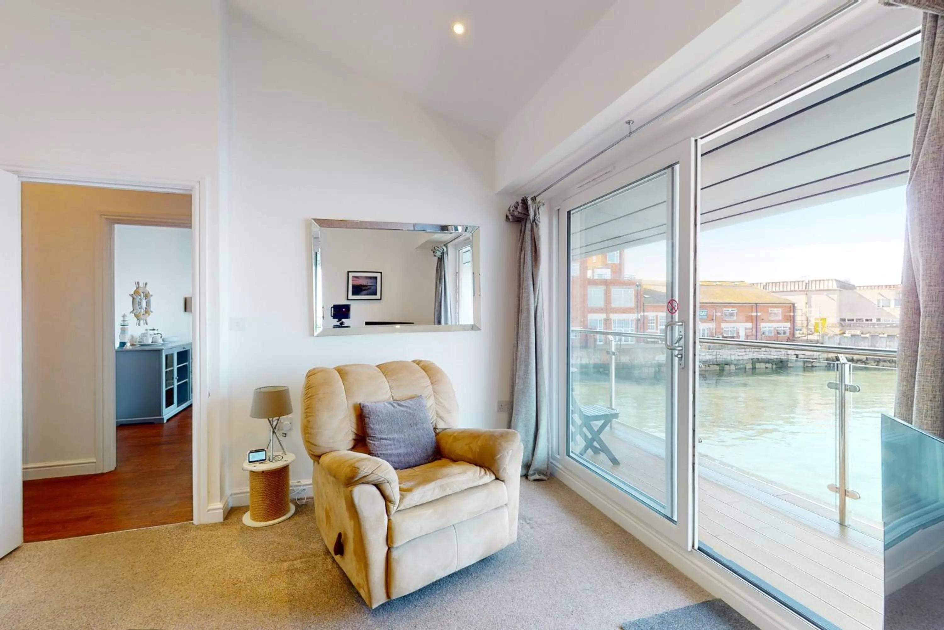 Living room in Crabbers' Wharf