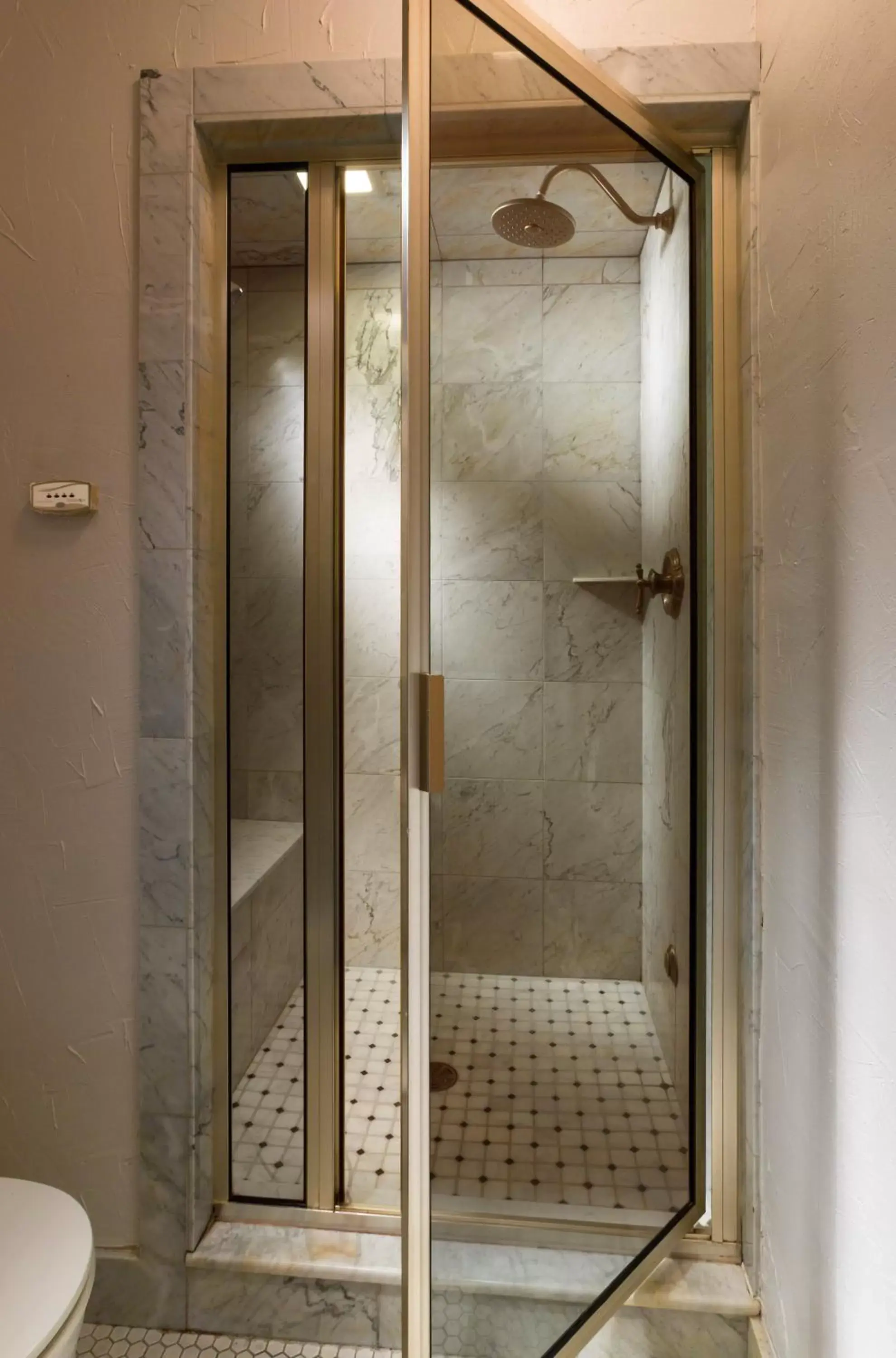 Bathroom in Washington House Inn