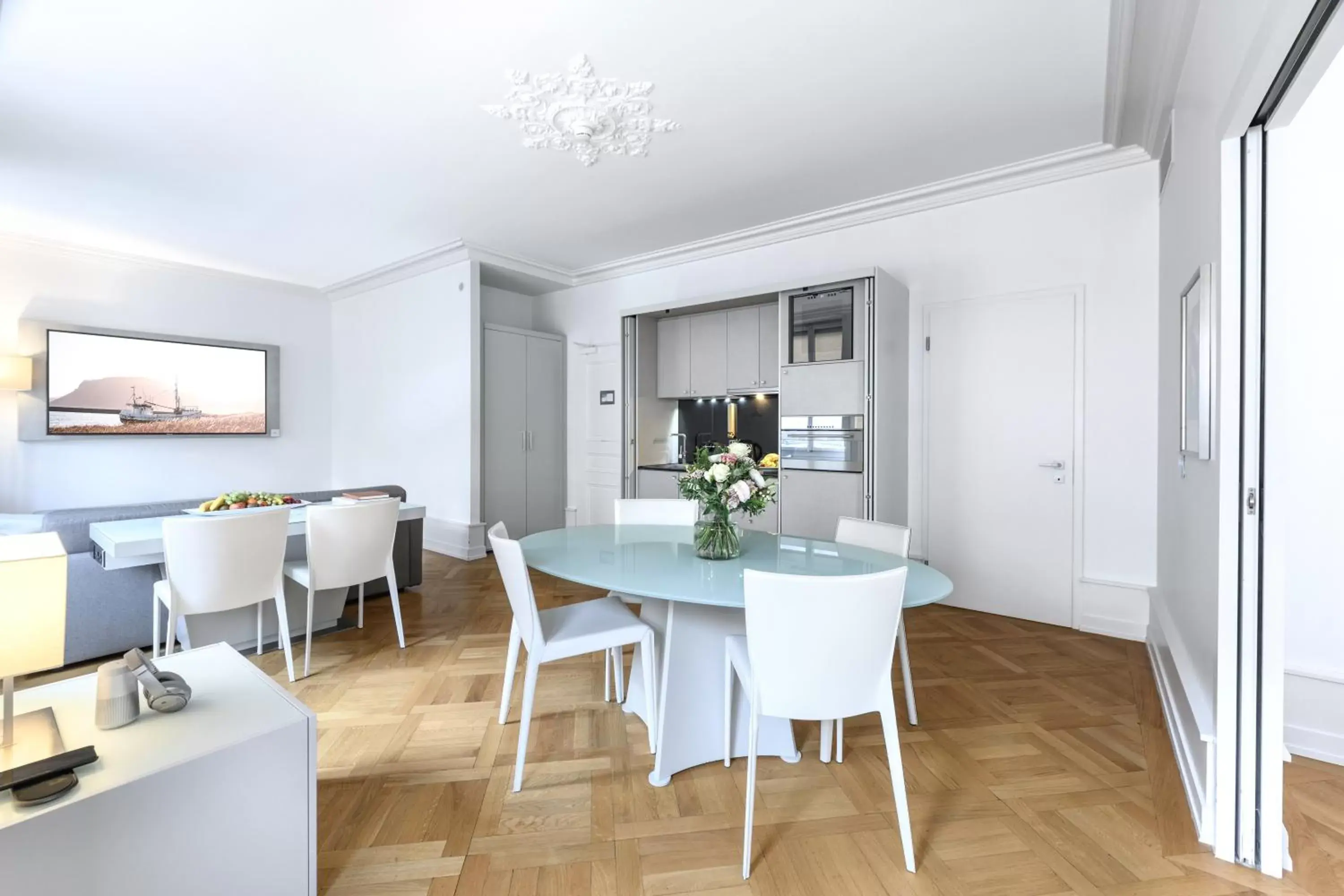 Kitchen or kitchenette, Dining Area in Swiss Luxury Apartments