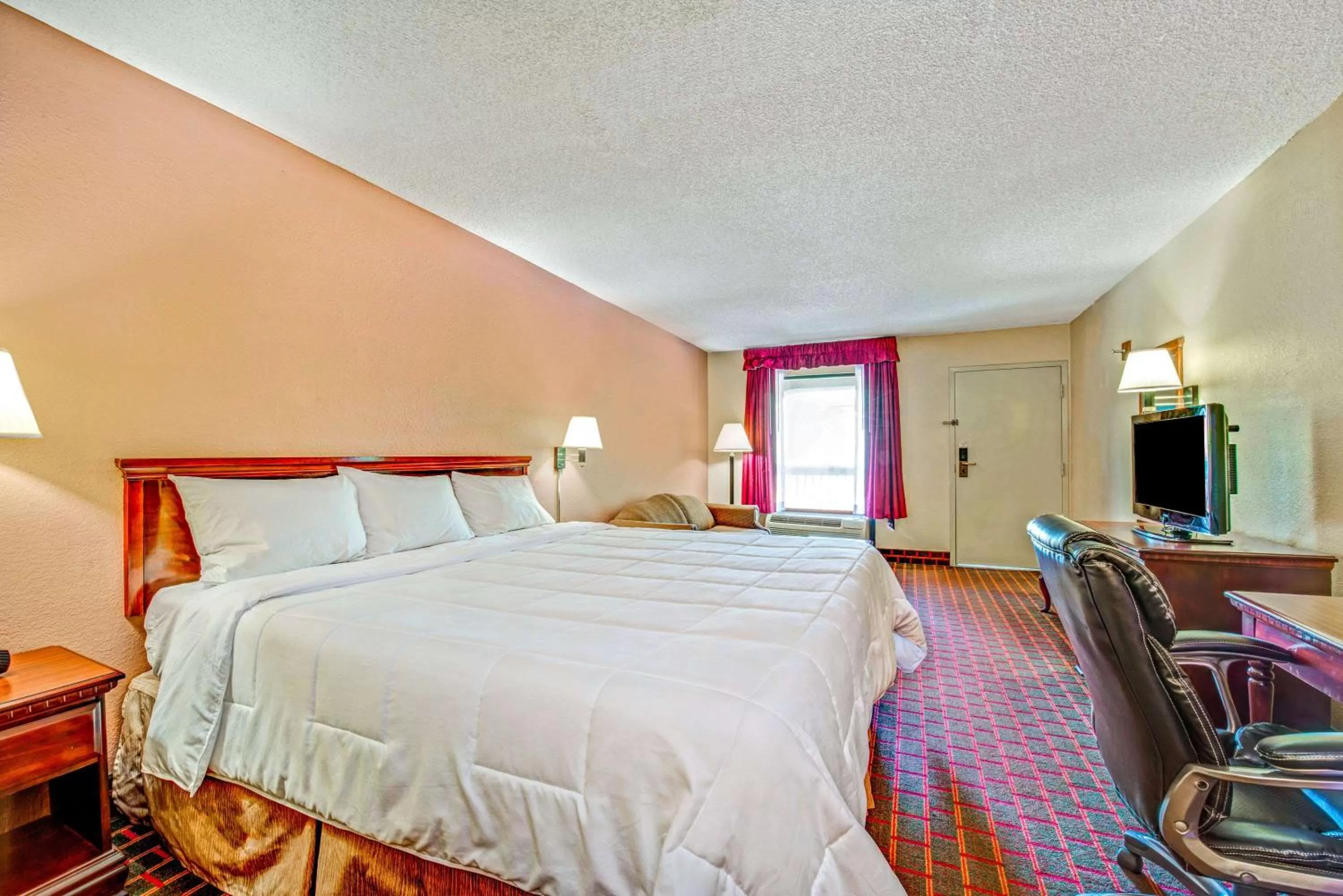 Photo of the whole room, Bed in Baymont by Wyndham McDonough