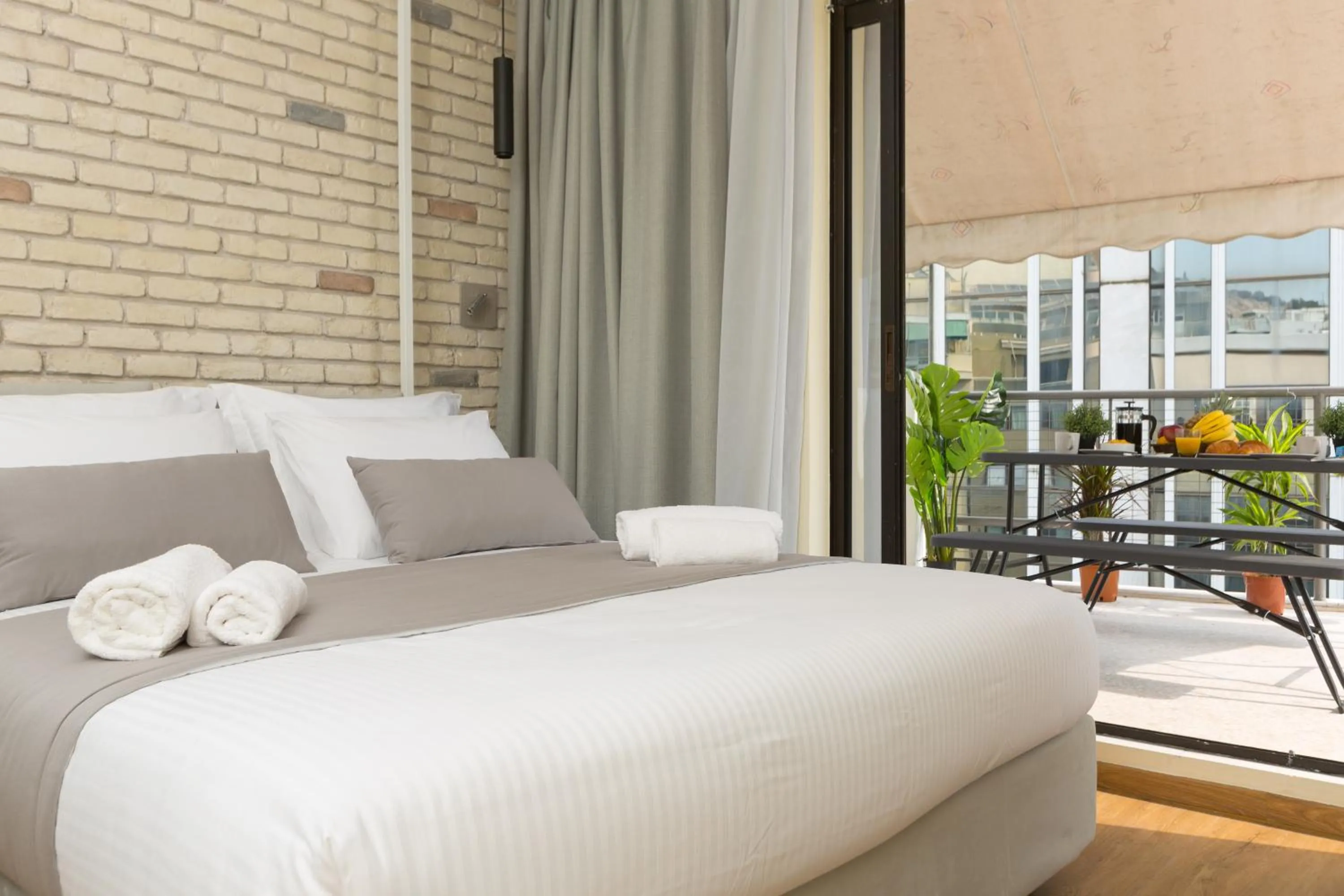 Bed in Hotel @Syngrou Fix