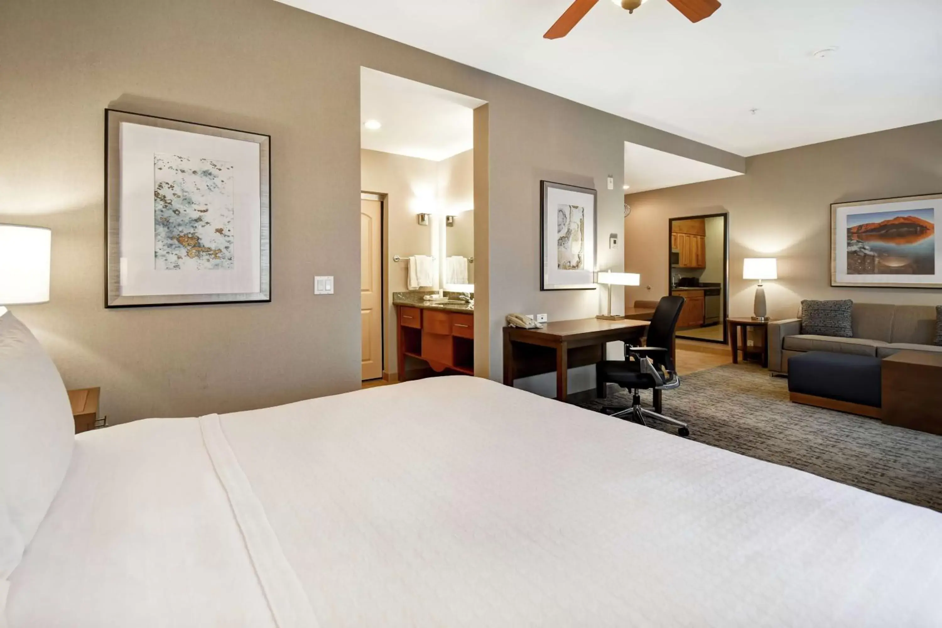 Bedroom, Bed in Homewood Suites by Hilton Boise