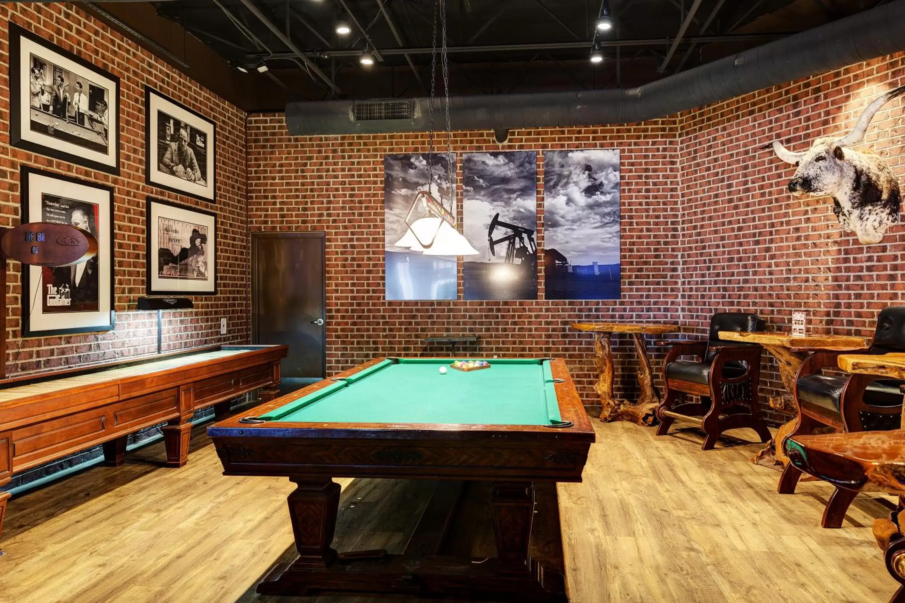 Restaurant/places to eat in El Rancho Hotel Restaurant/places to eat in El Rancho Hotel