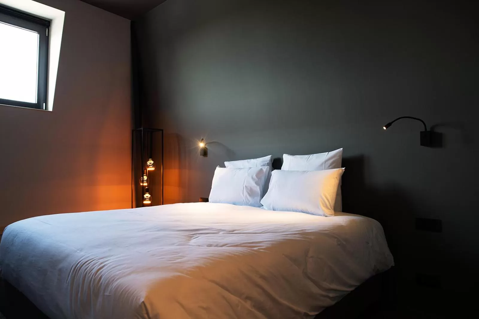 Bed in Hôtel de la Poste