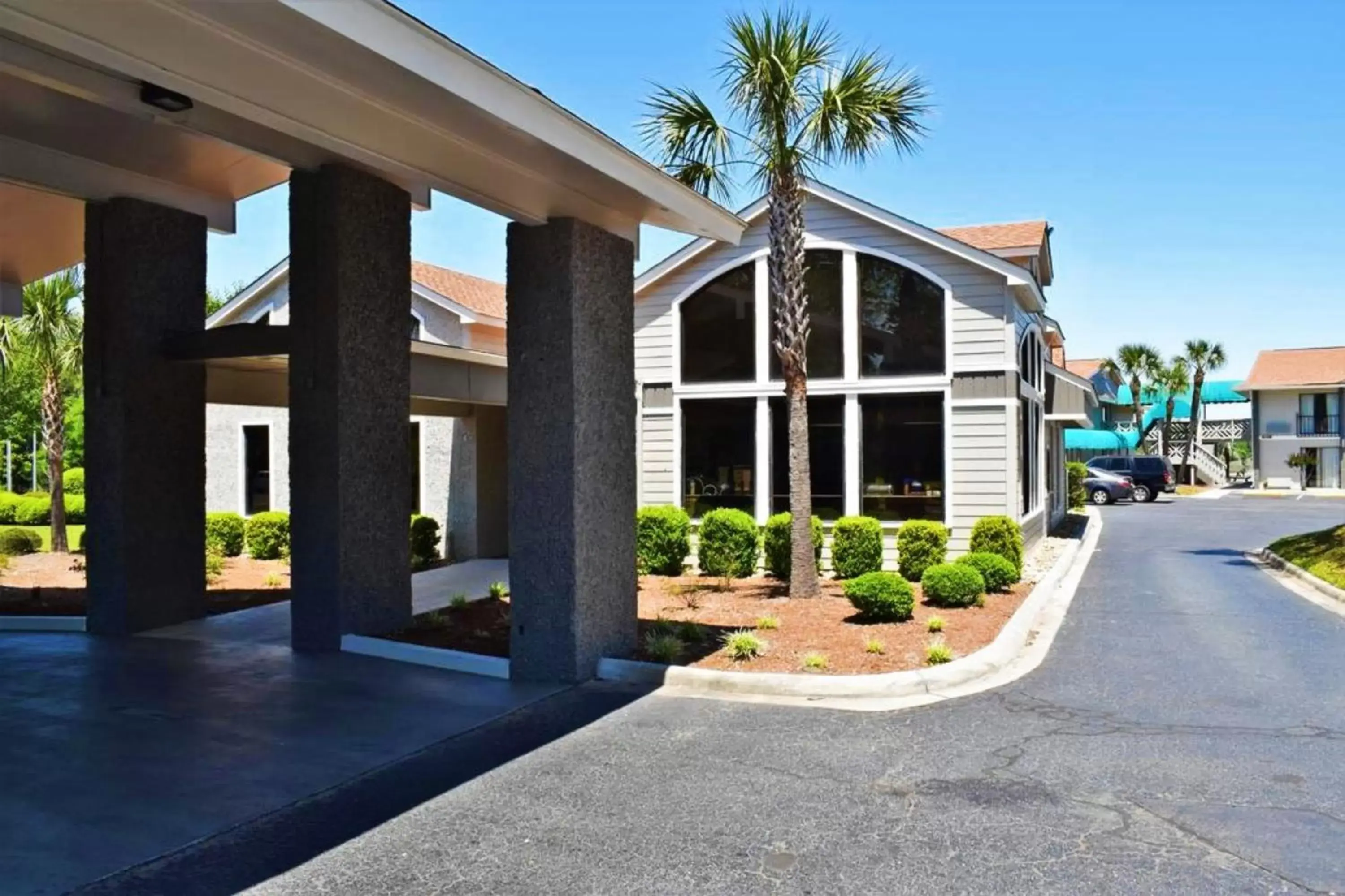 Property Building in Howard Johnson by Wyndham Beaufort/Parris Island