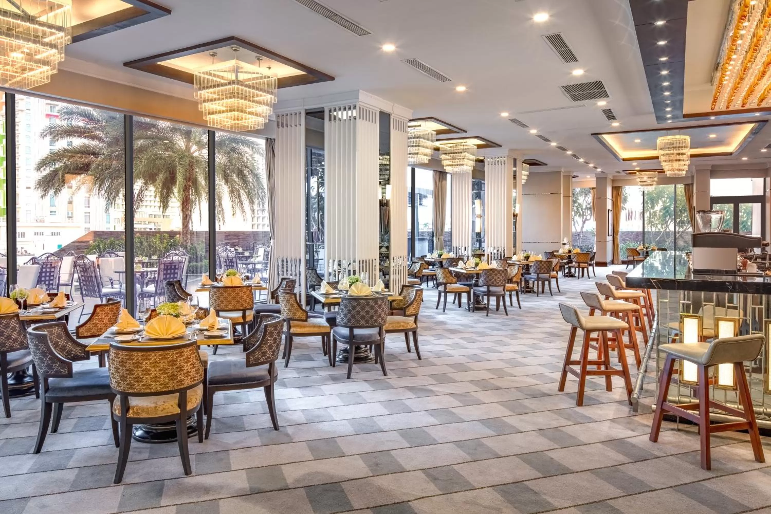 Restaurant/places to eat in Meliá Vinpearl Nha Trang Empire