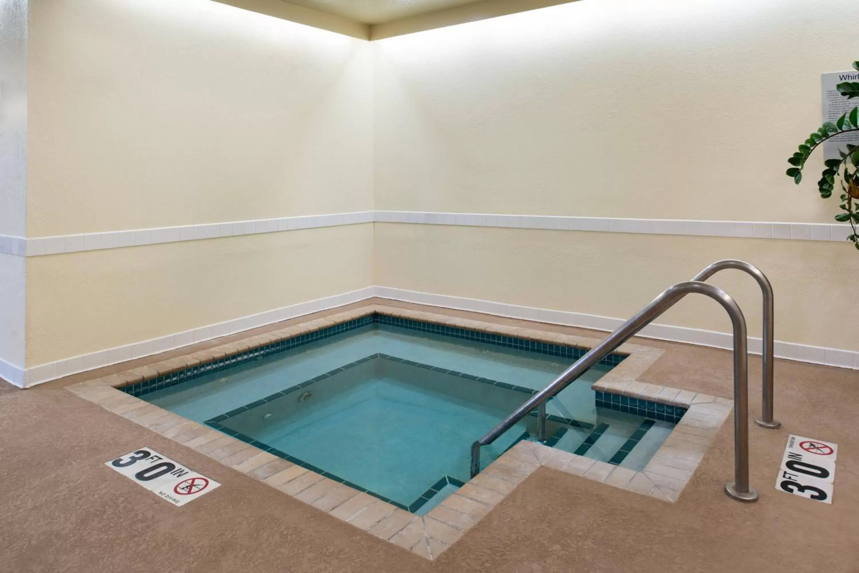Fitness centre/facilities, Swimming Pool in Fairfield Inn and Suites Beloit