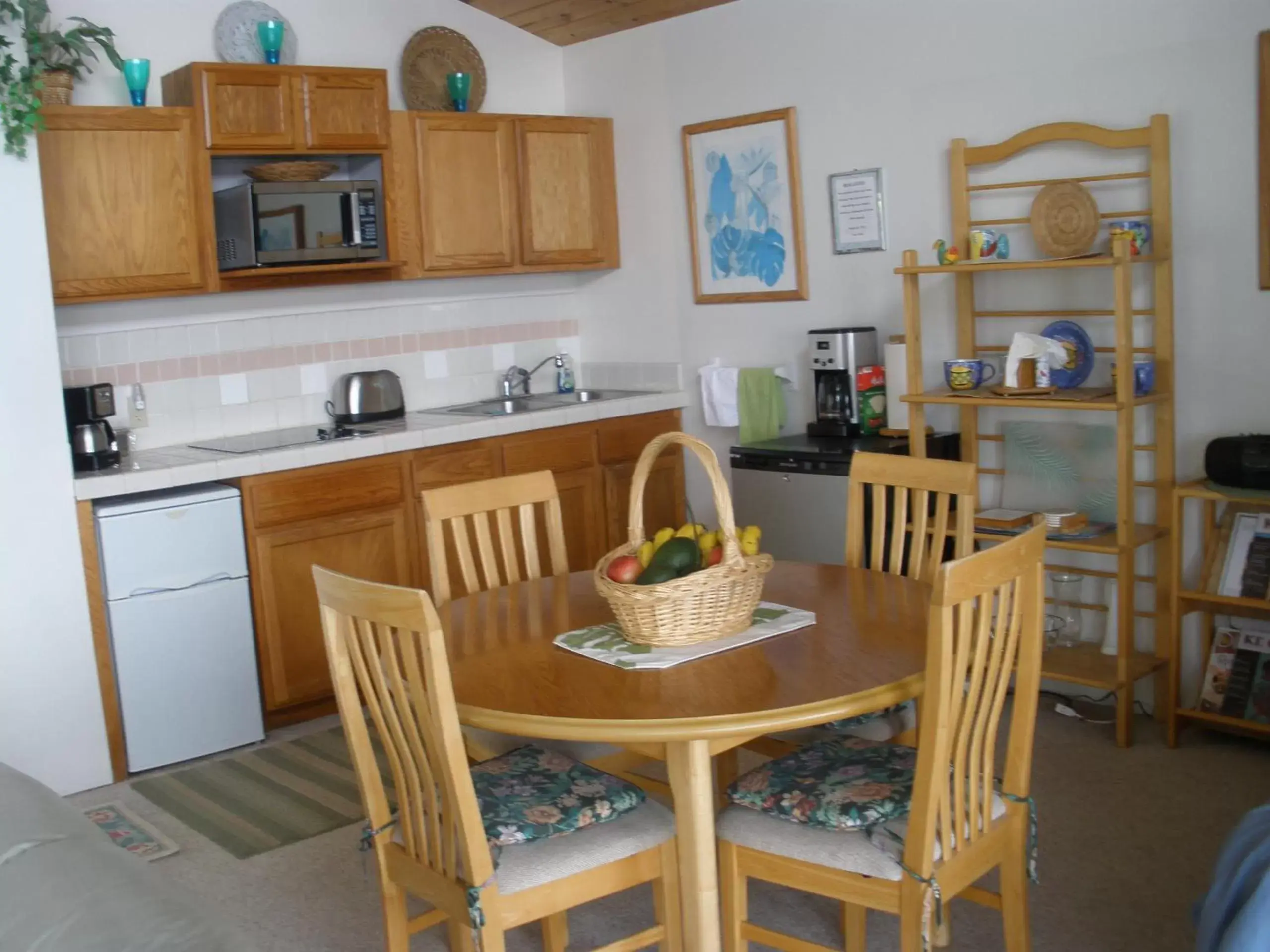 Dining Area in Belle Vue Waimea B&B Corporation - Big Island of Hawaii