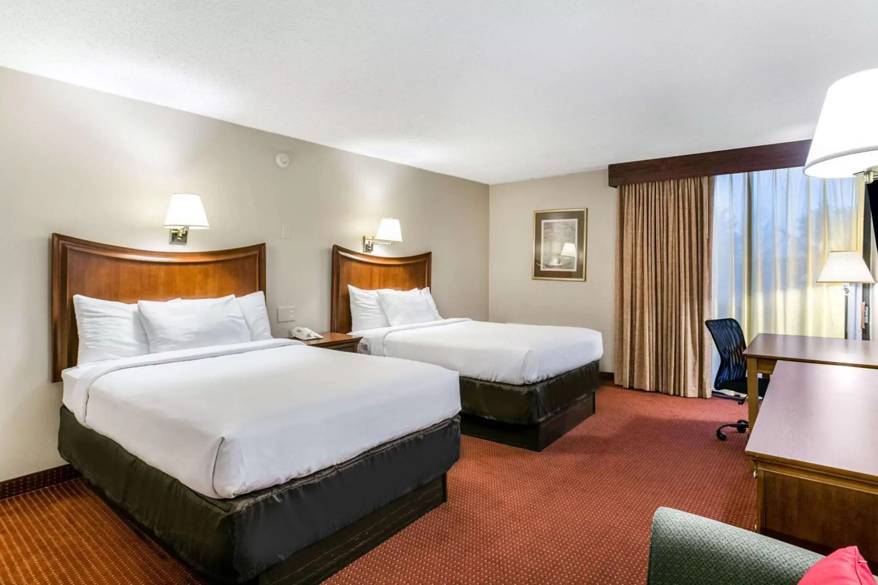 Photo of the whole room, Bed in Clarion Hotel BWI Airport Arundel Mills