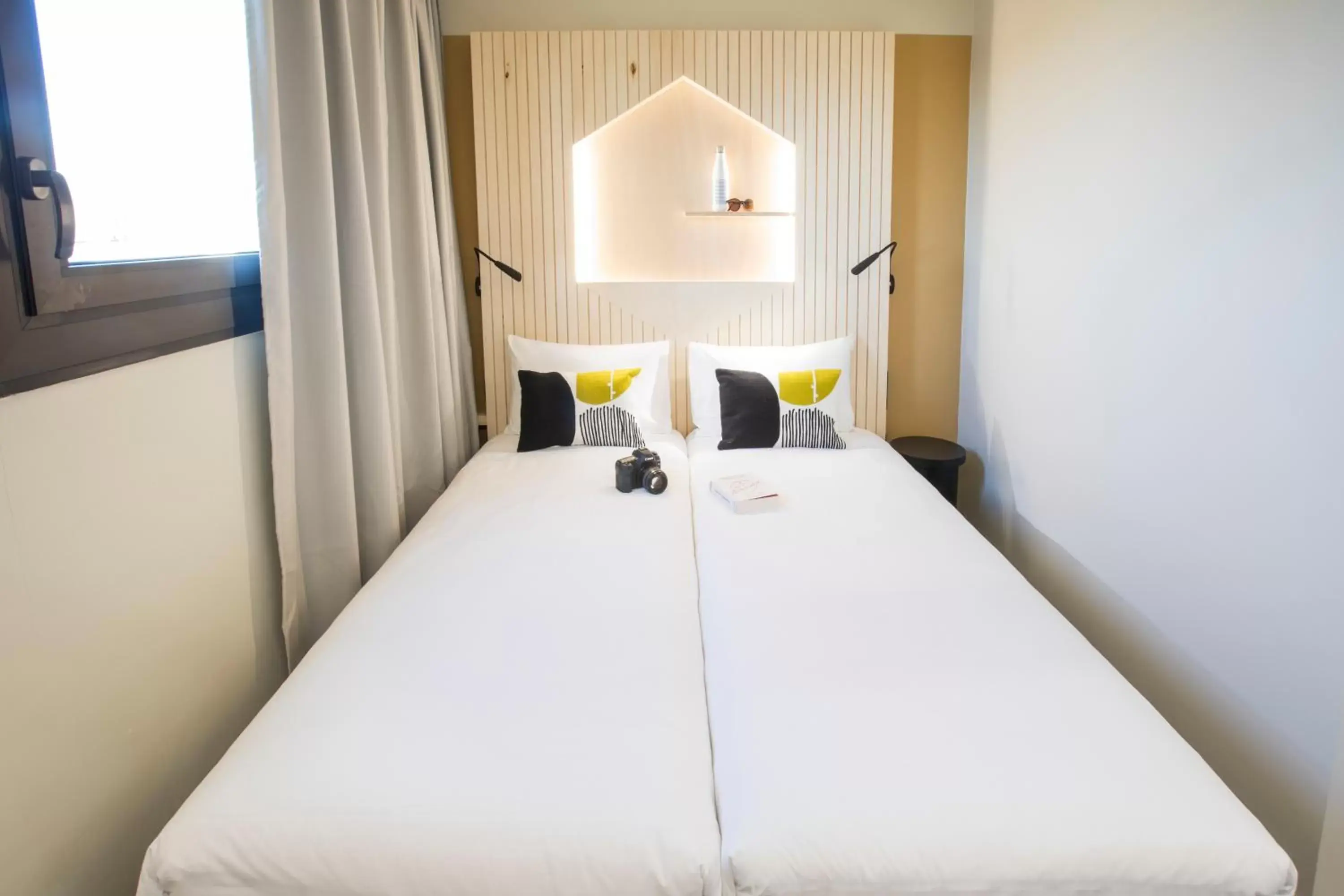 Photo of the whole room, Bed in Hôtel Life Bordeaux Gare - BG