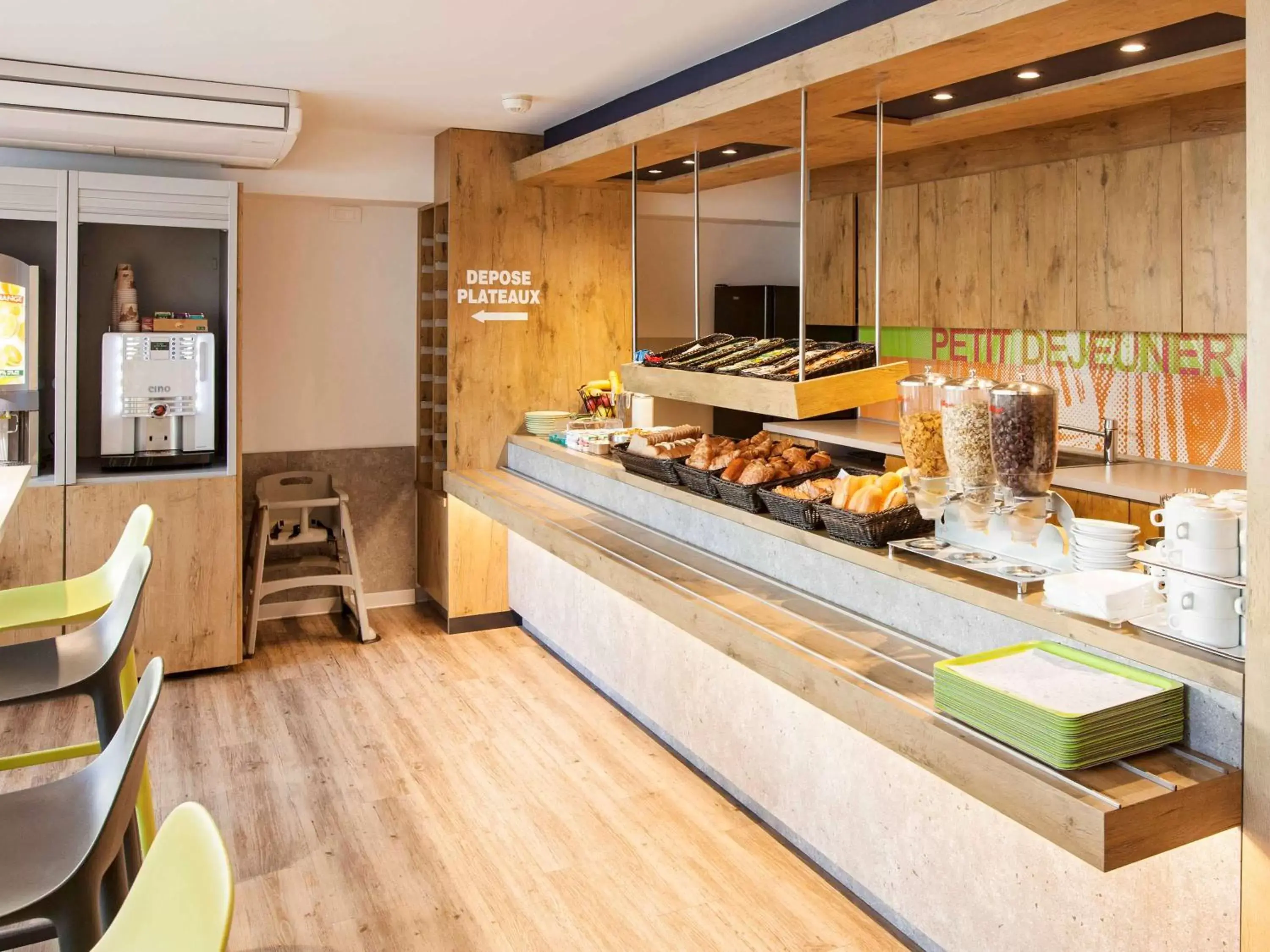 Restaurant/places to eat in Hotel Ibis Budget Montpellier Centre Millenaire -