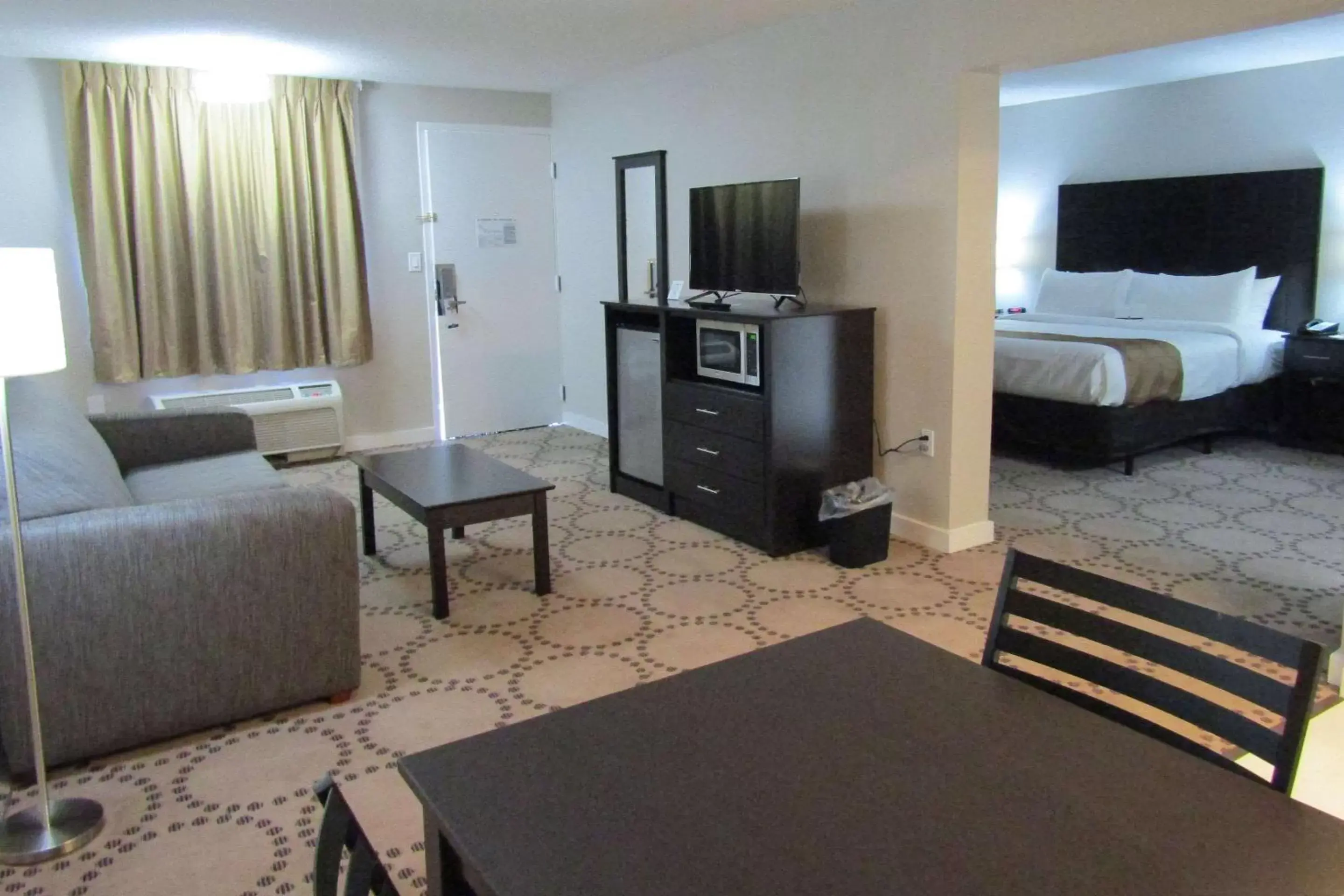 Photo of the whole room, TV/Entertainment Center in Quality Inn & Suites By The Lake