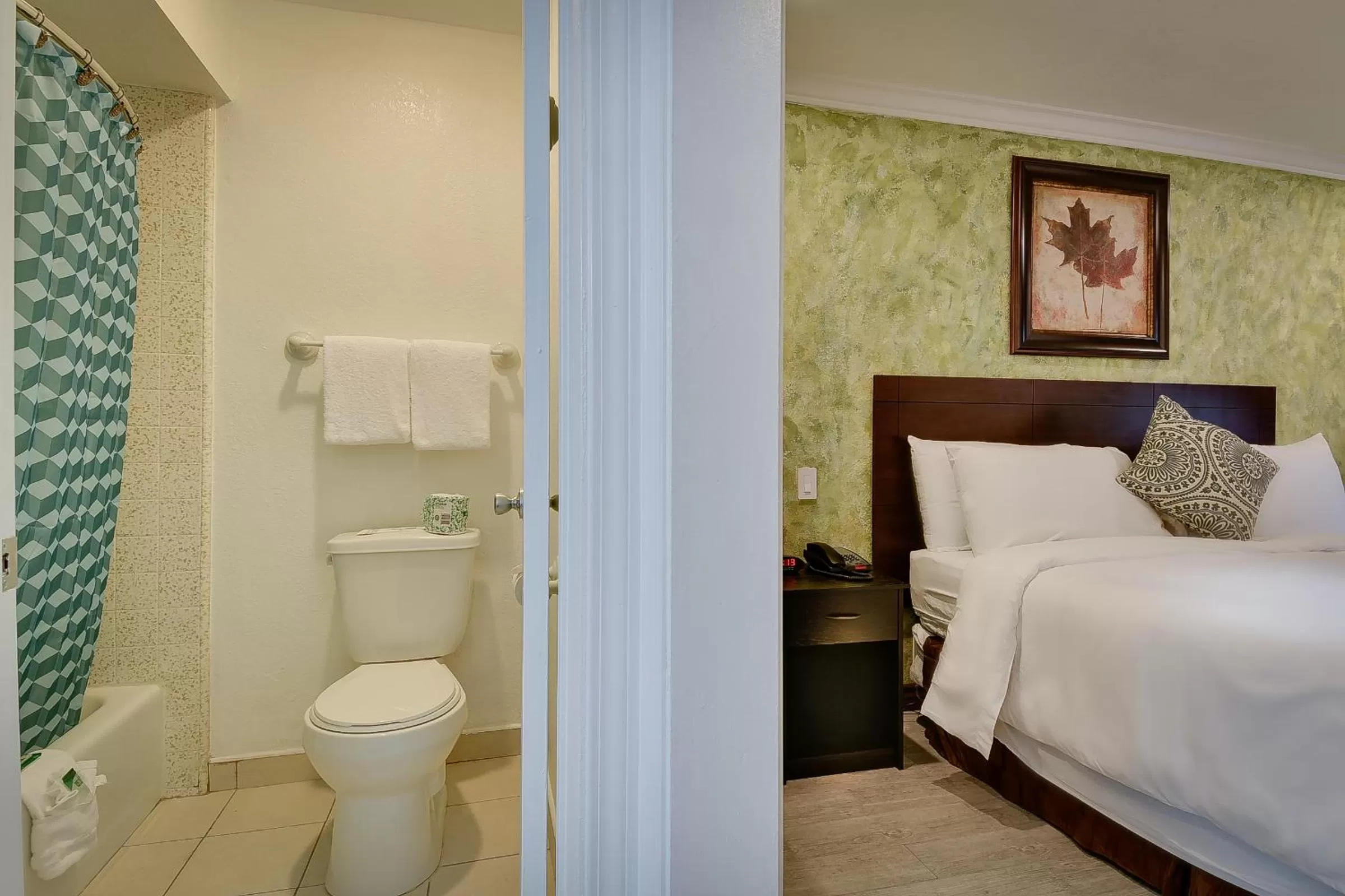 Photo of the whole room, Bed in Vagabond Inn San Pedro