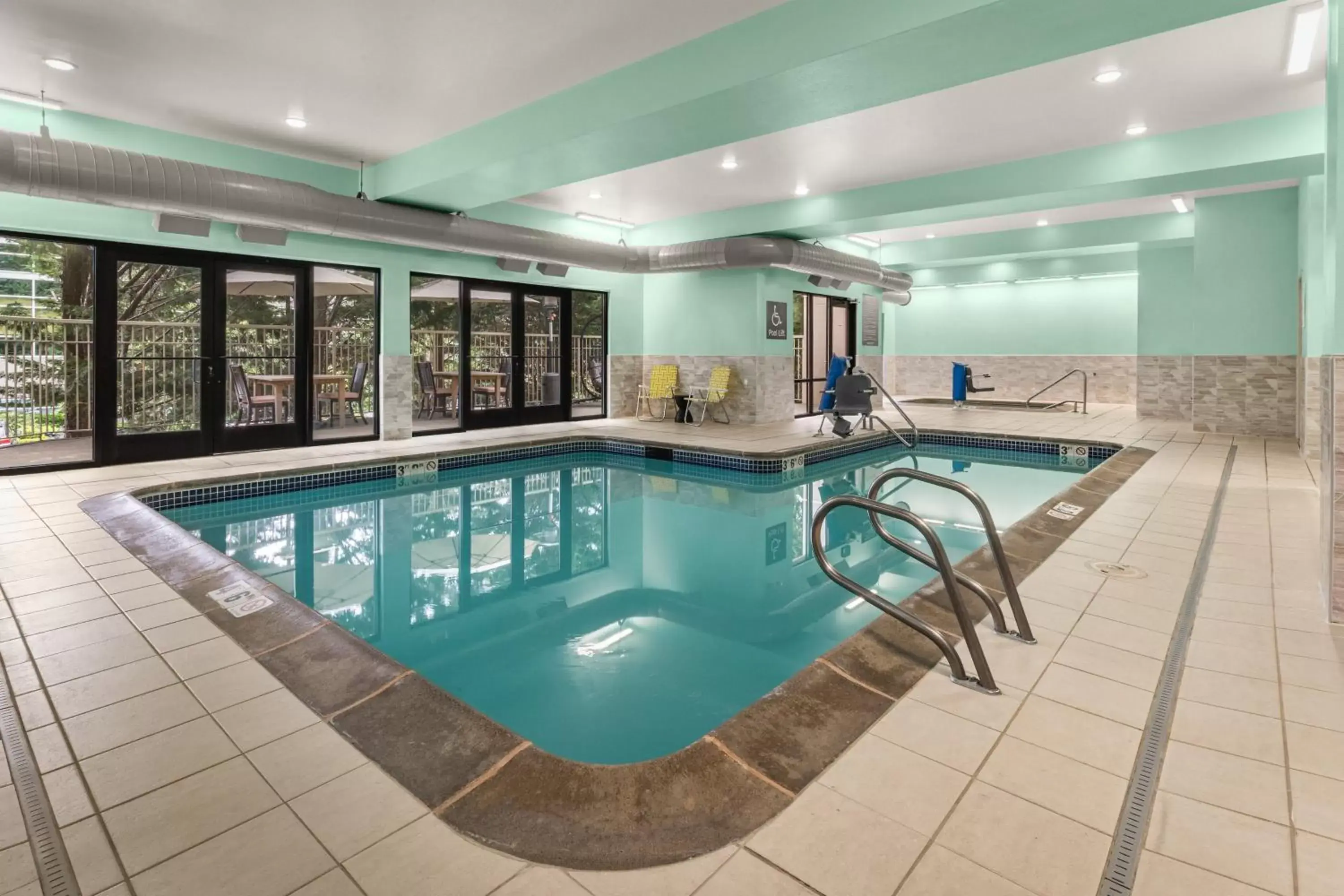 Swimming Pool in Holiday Inn & Suites Bothell an IHG Hotel
