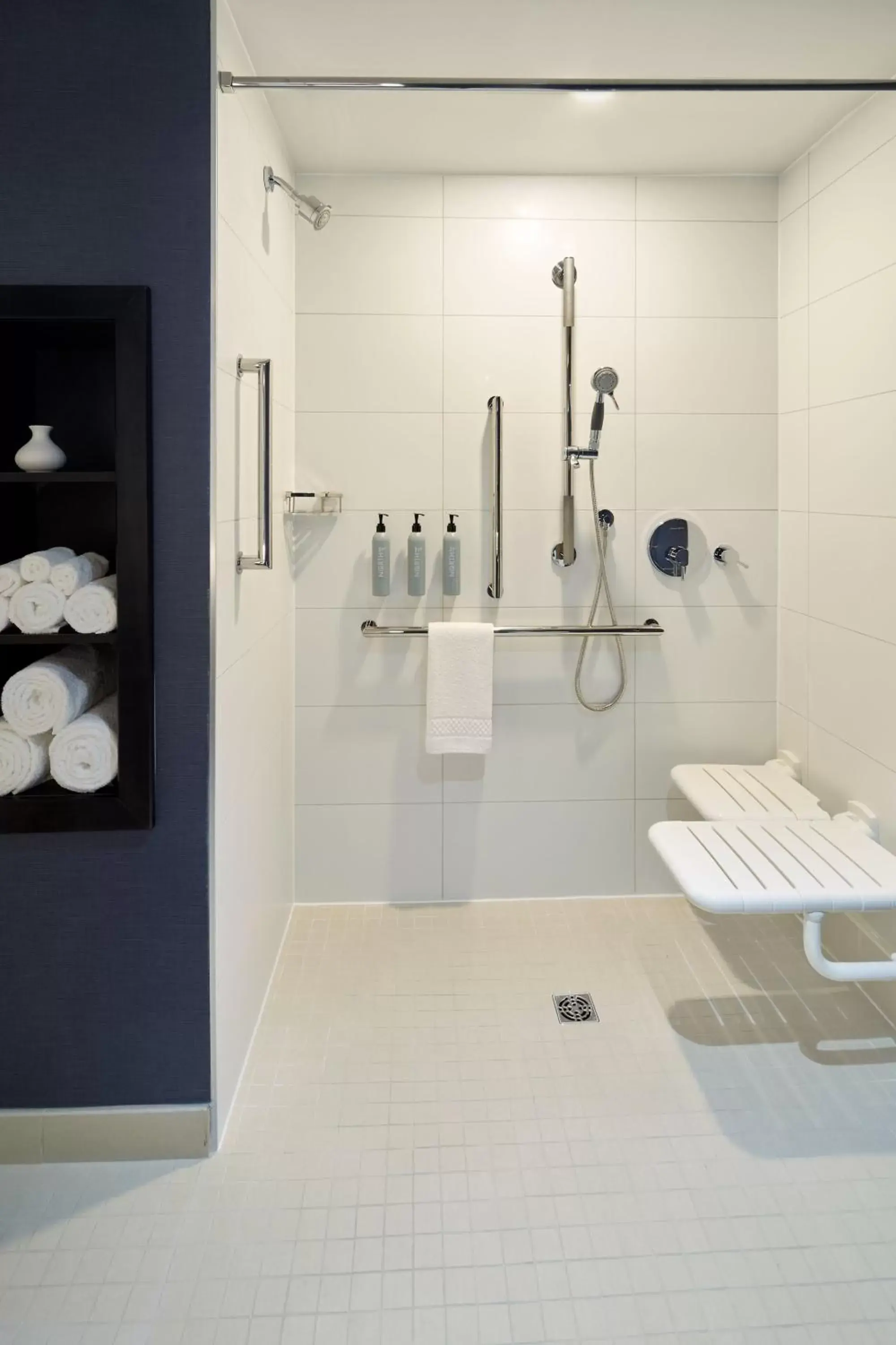 Bathroom in Residence Inn by Marriott Montreal Midtown