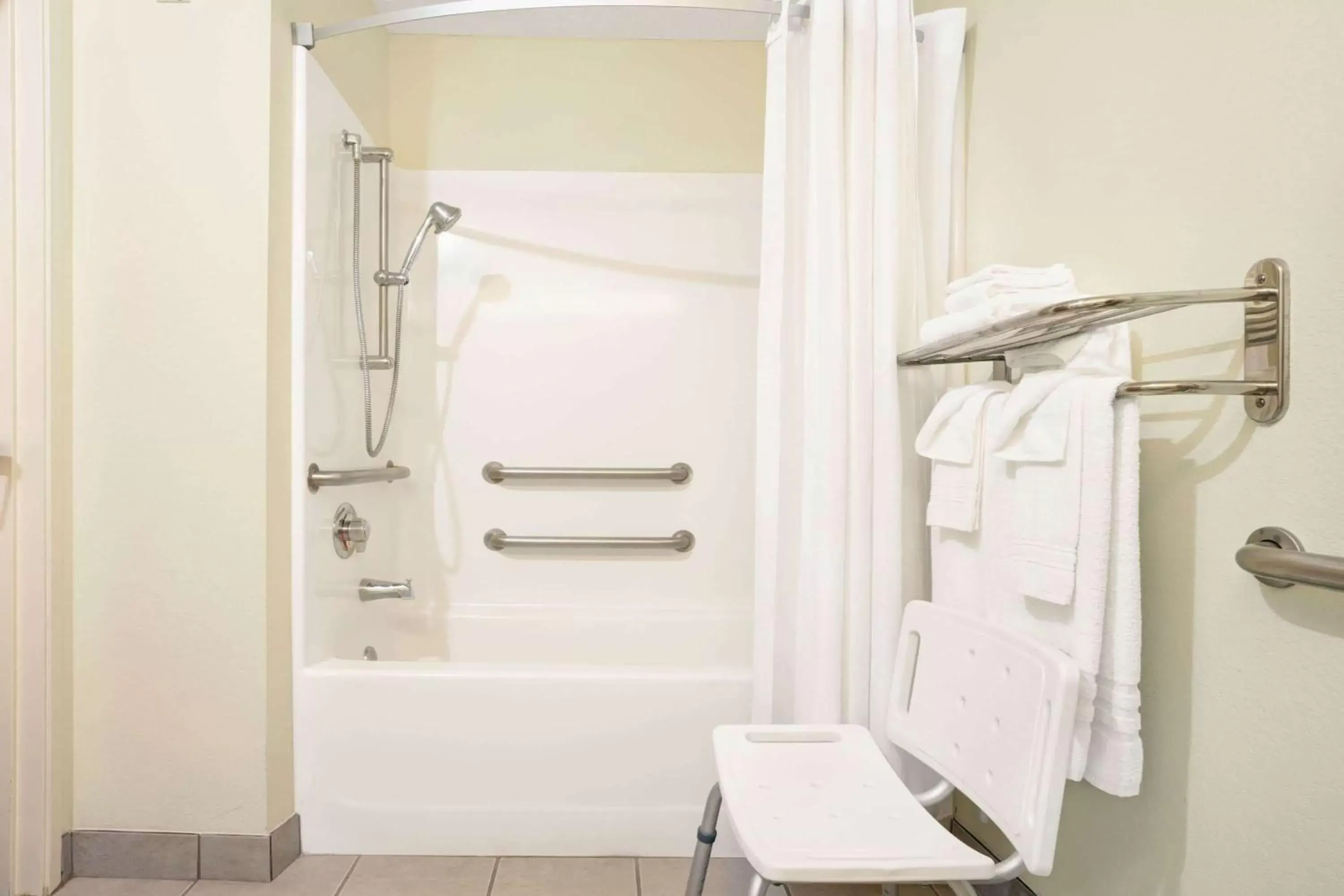 Bathroom in Microtel Inn and Suites - Inver Grove Heights