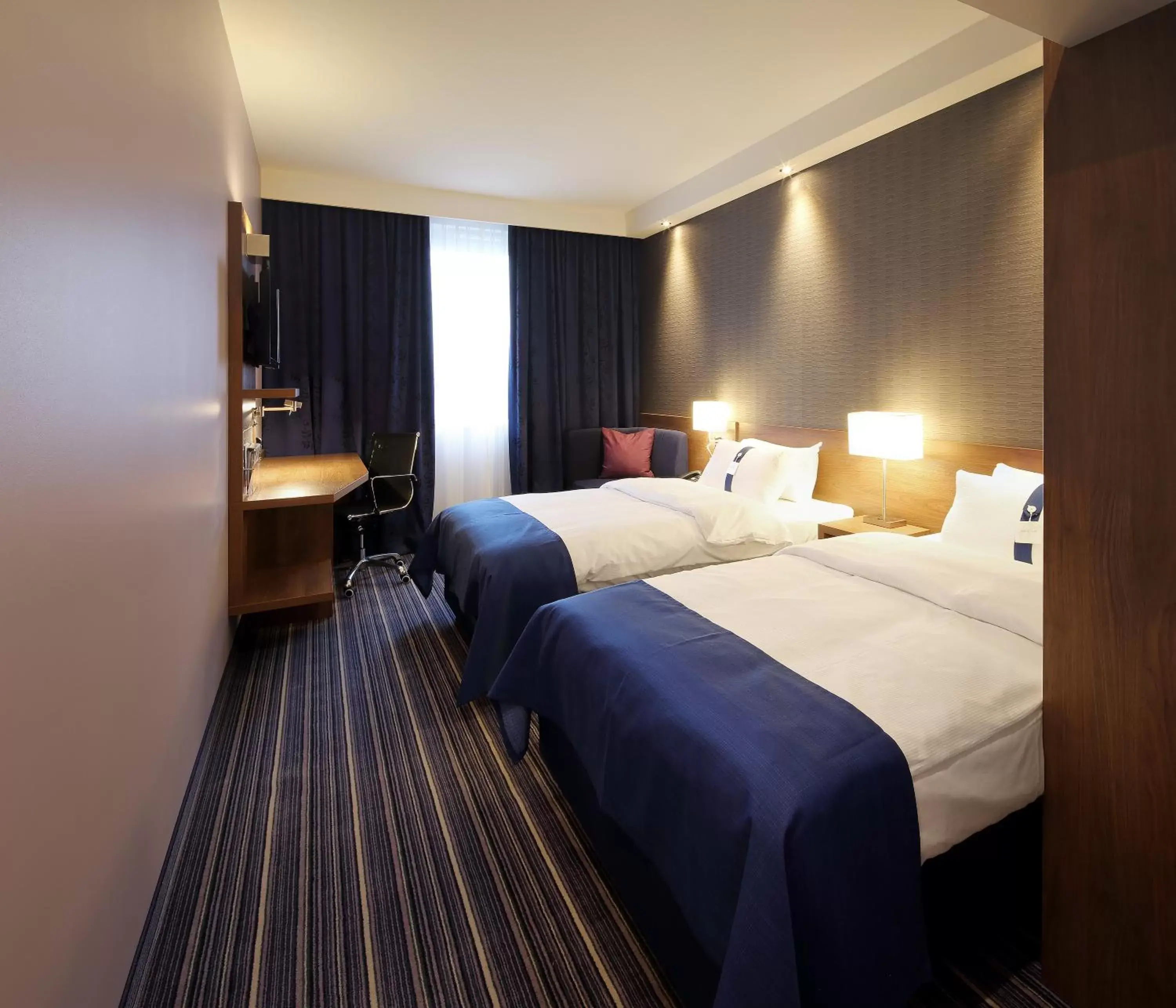 Photo of the whole room, Bed in Holiday Inn Express Friedrichshafen, an IHG Hotel