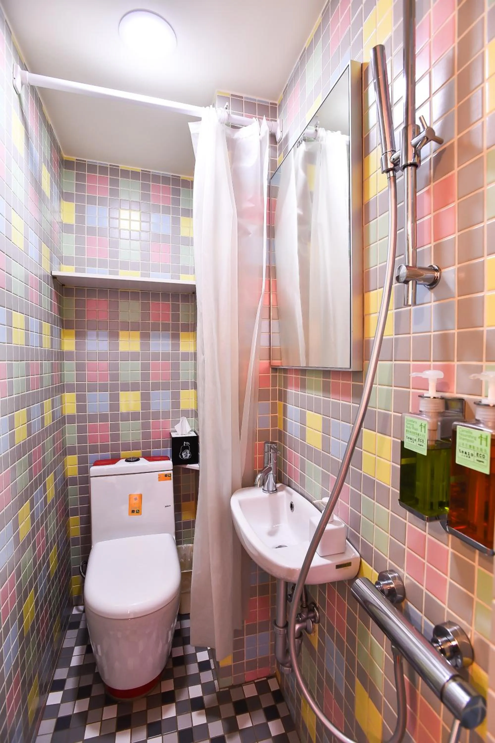 Bathroom in Rainbow Island