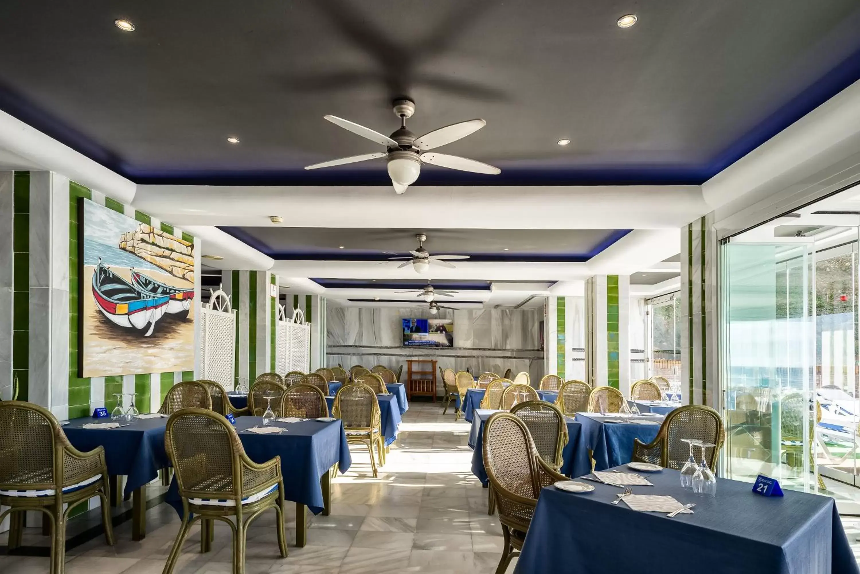 Lounge or bar, Restaurant/Places to Eat in Hotel Balcón de Europa