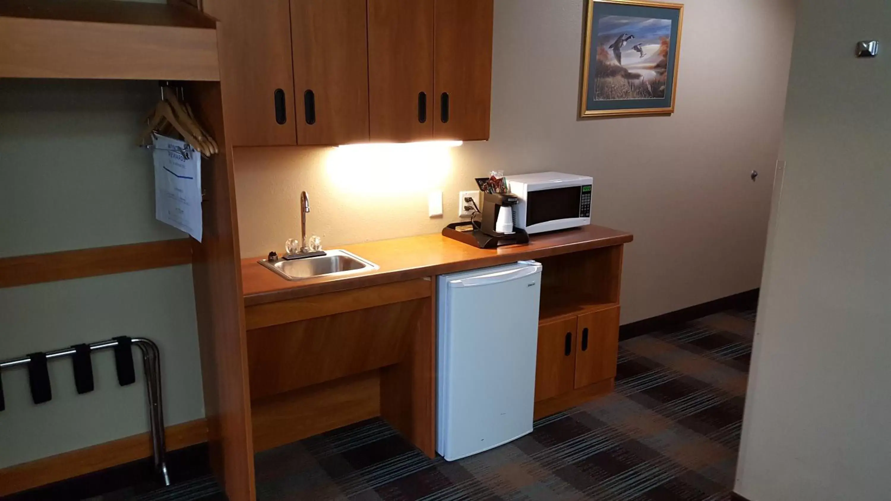 Photo of the whole room, Kitchen/Kitchenette in Microtel Inn & Suites by Wyndham Bozeman