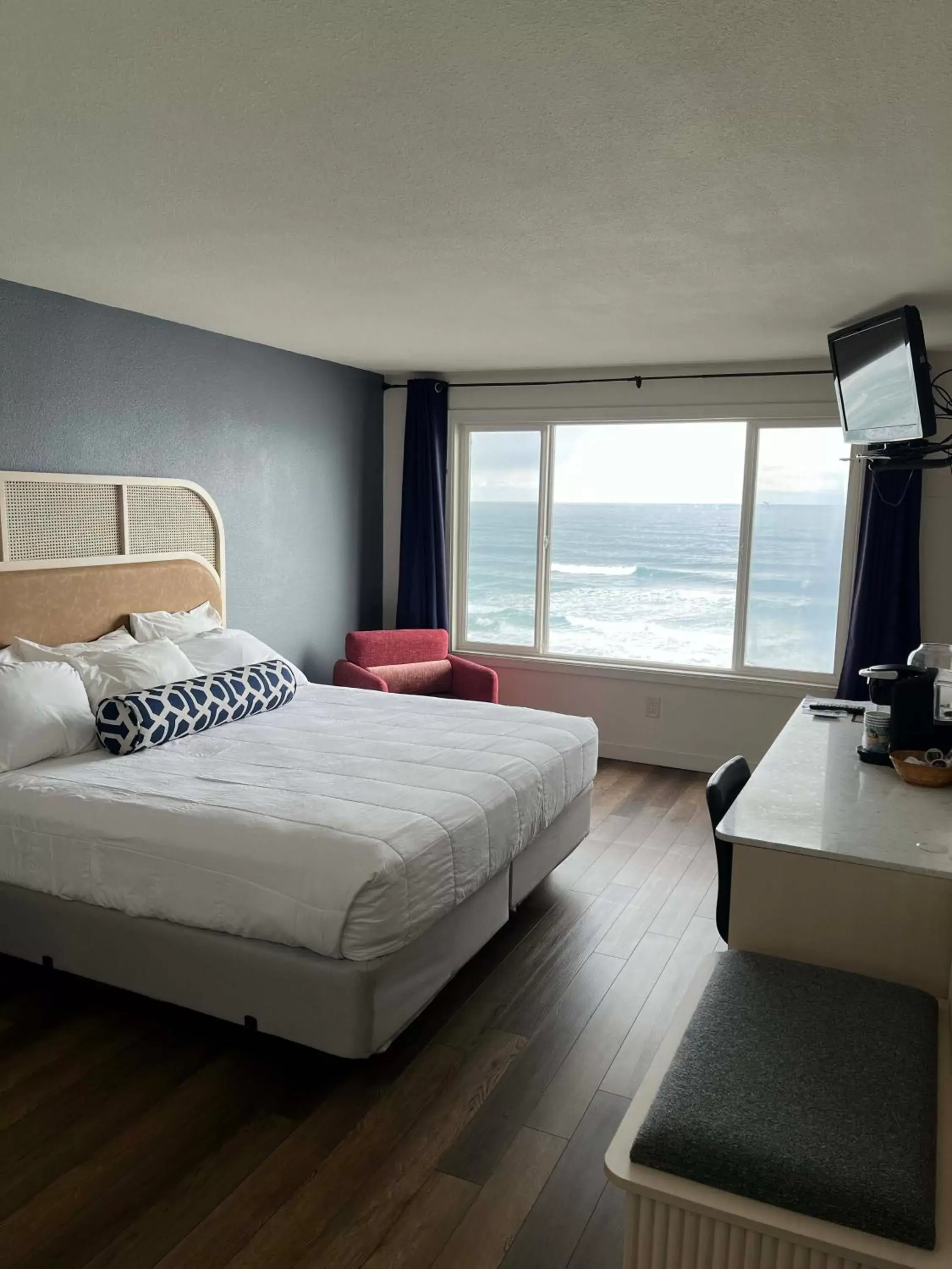 Bedroom in Seagull Beachfront Inn