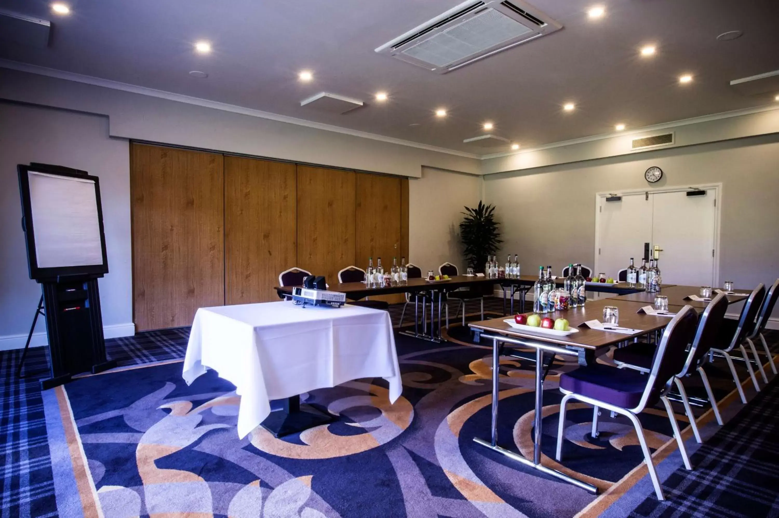 Meeting/conference room in DoubleTree by Hilton Cheltenham