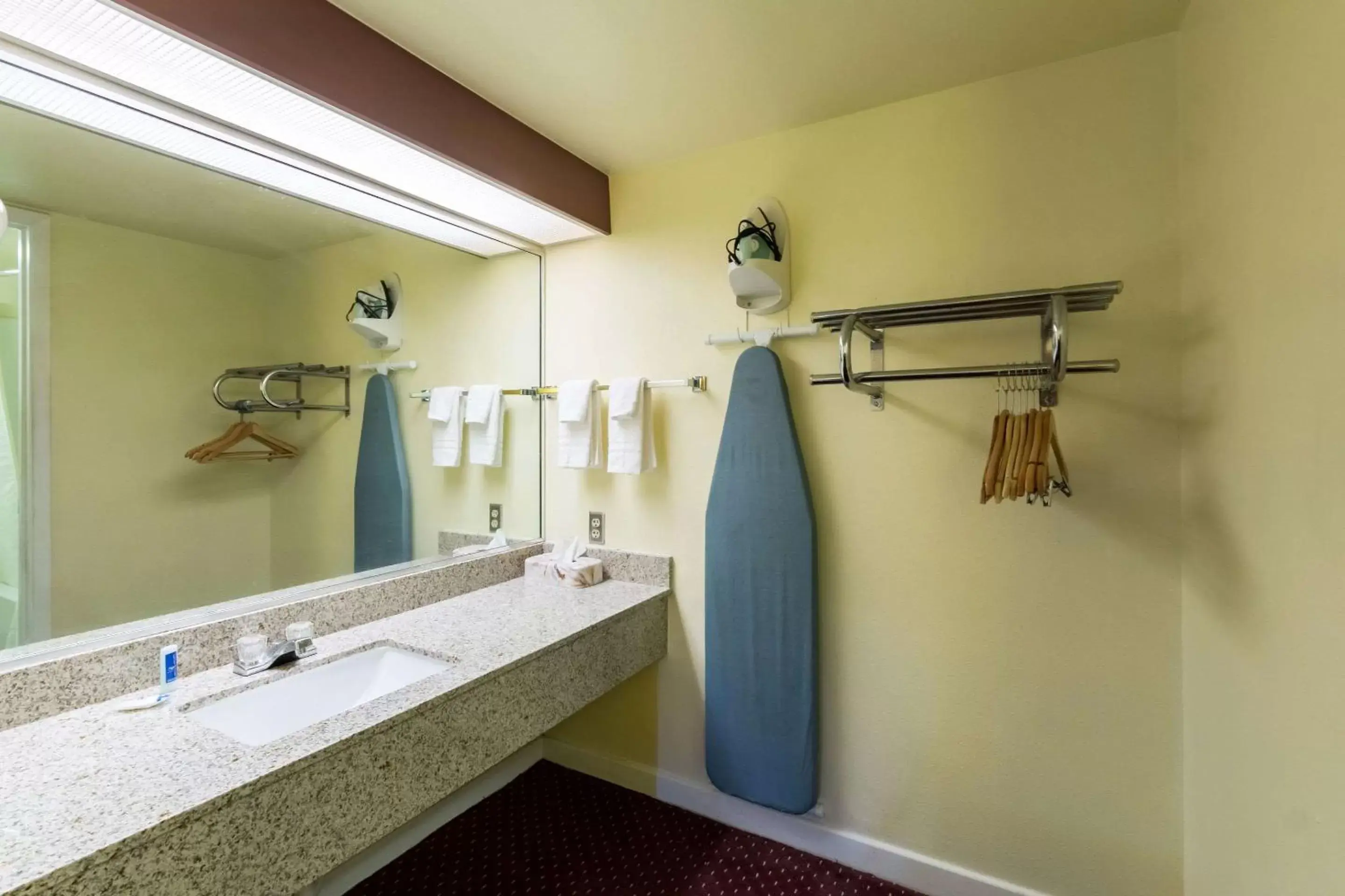 Photo of the whole room, Bathroom in HillView Inn at Six Flags Fiesta