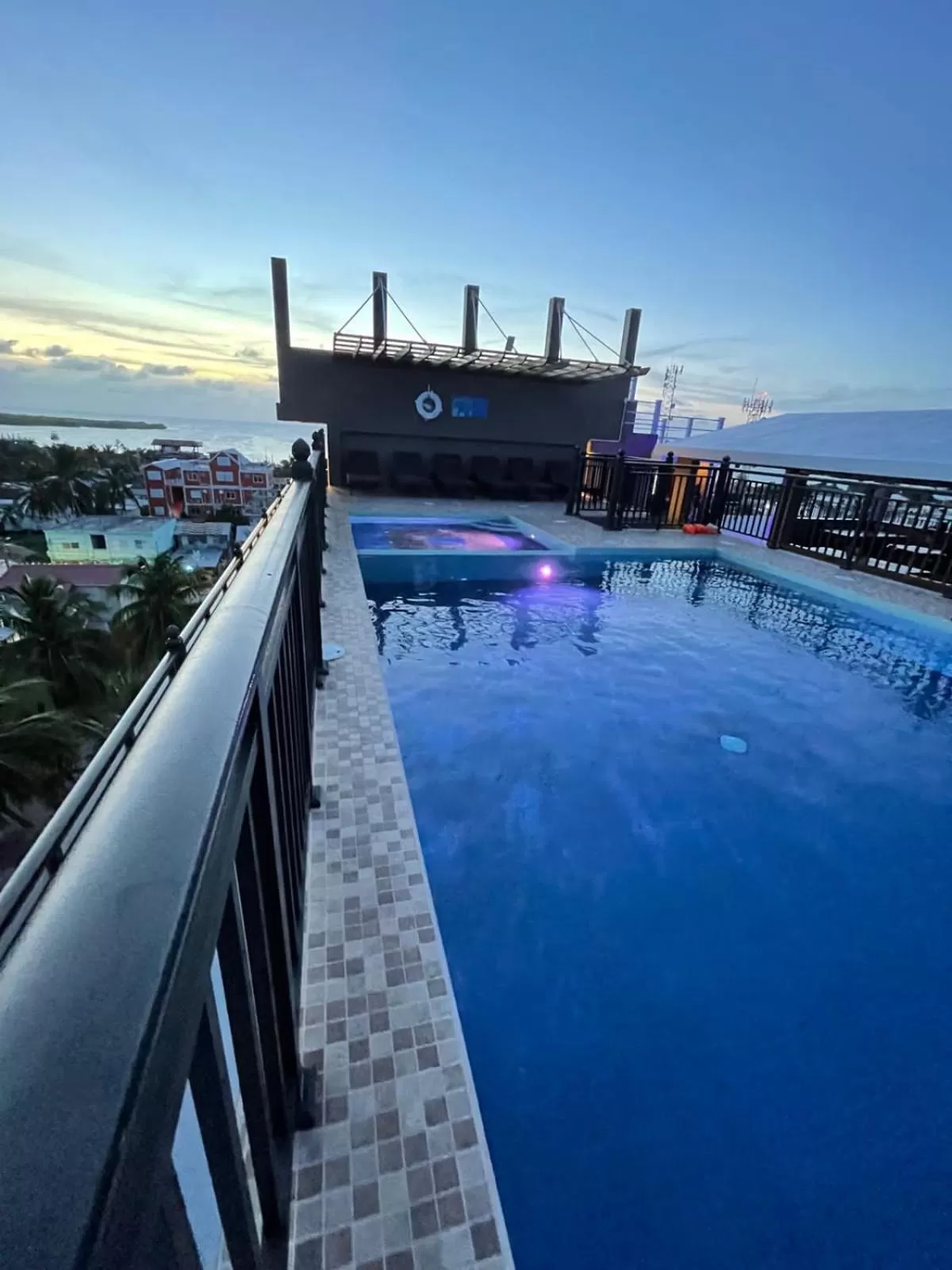 Swimming pool in Coral View Hotel & Resort