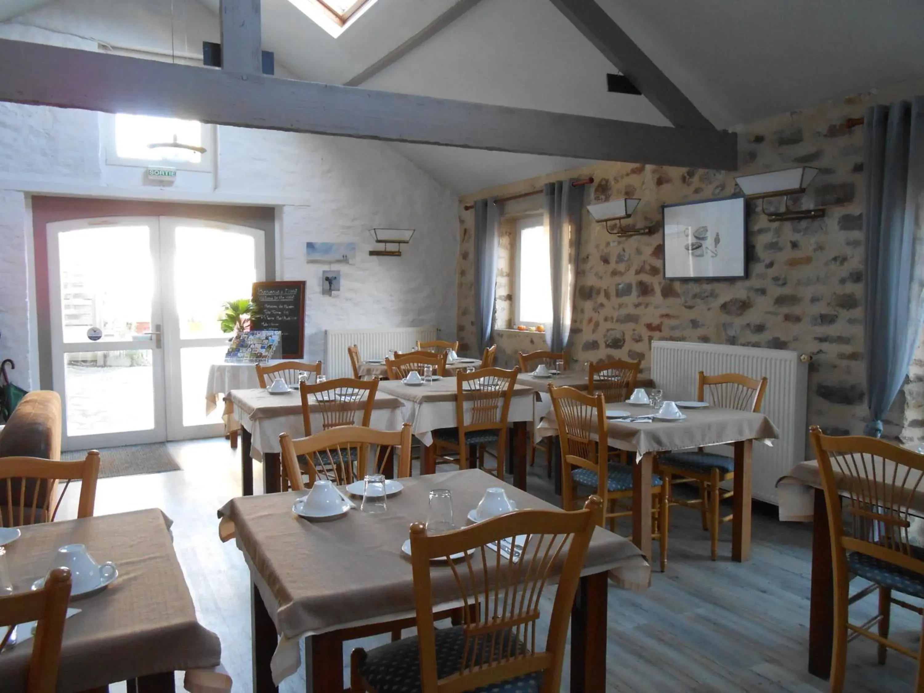 Restaurant/Places to Eat in La Demeure du Perron