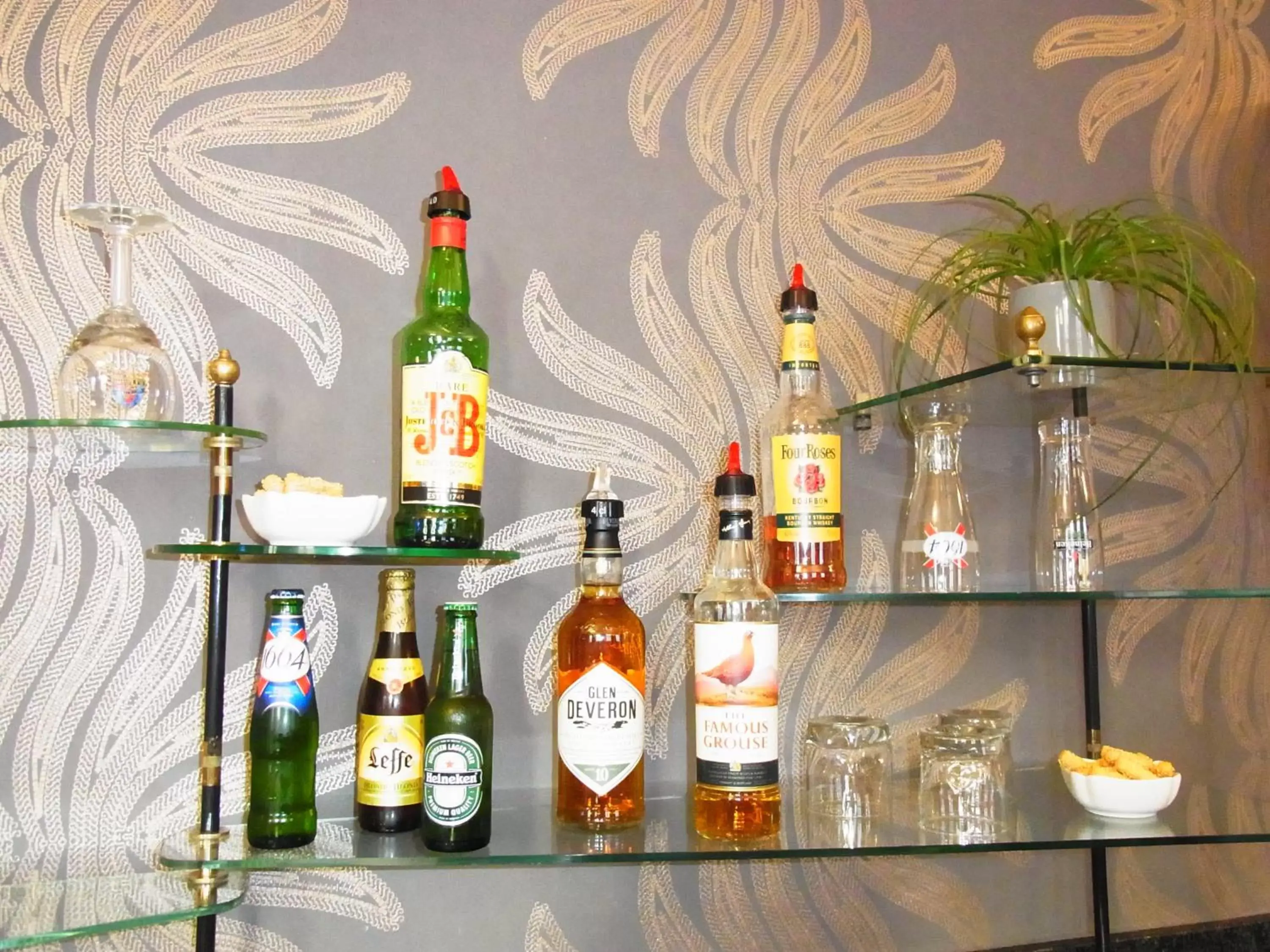 Lounge or bar in Best Western Hôtel de France Lounge or bar in Best Western Hôtel de France