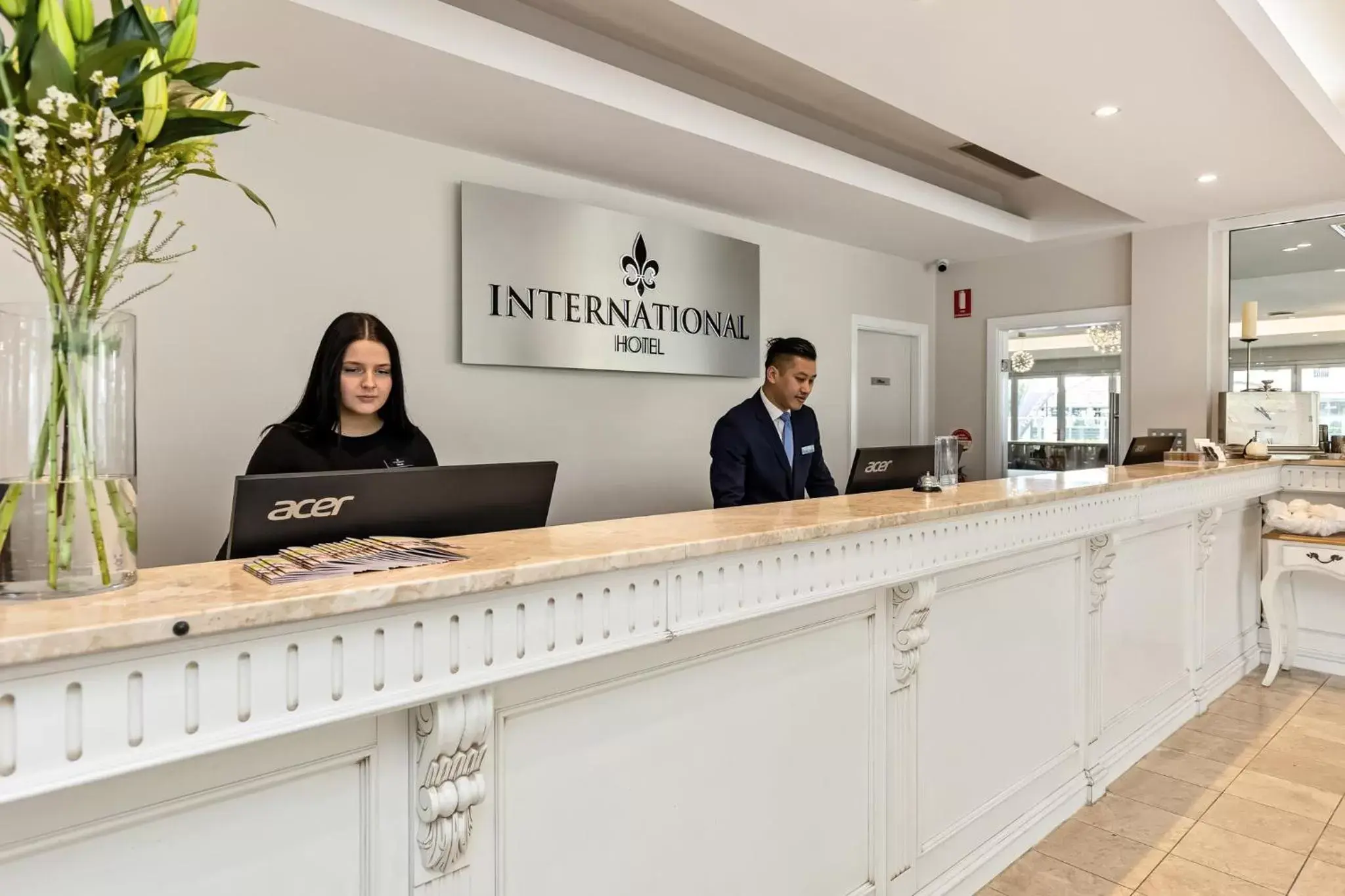 Property building, Lobby/Reception in International Hotel Wagga Wagga