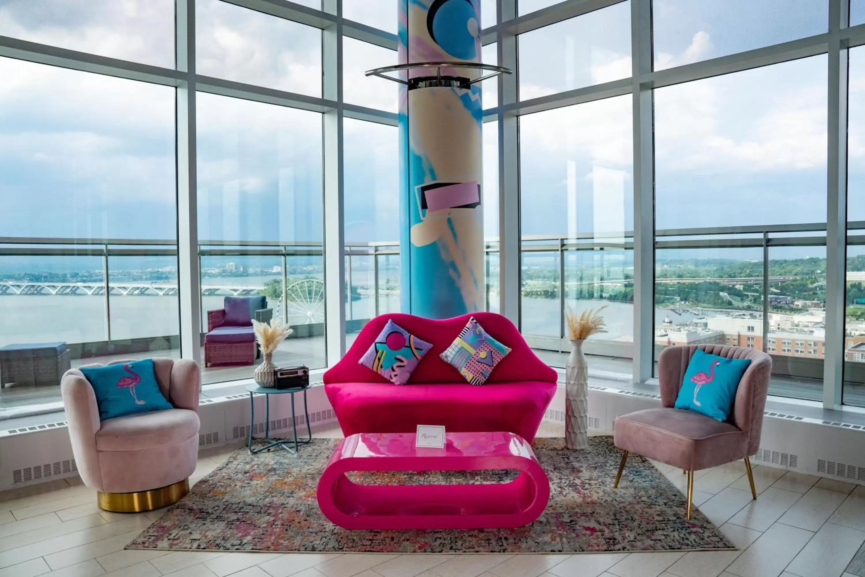 Lounge or bar, Seating Area in Gaylord National Resort & Convention Center