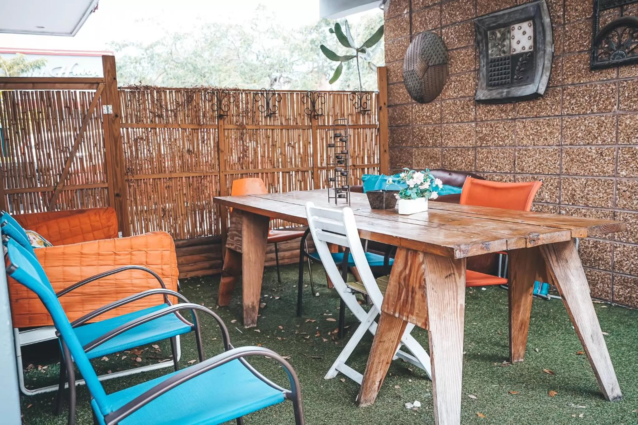 Patio in Hollywood Light Haven Lodge