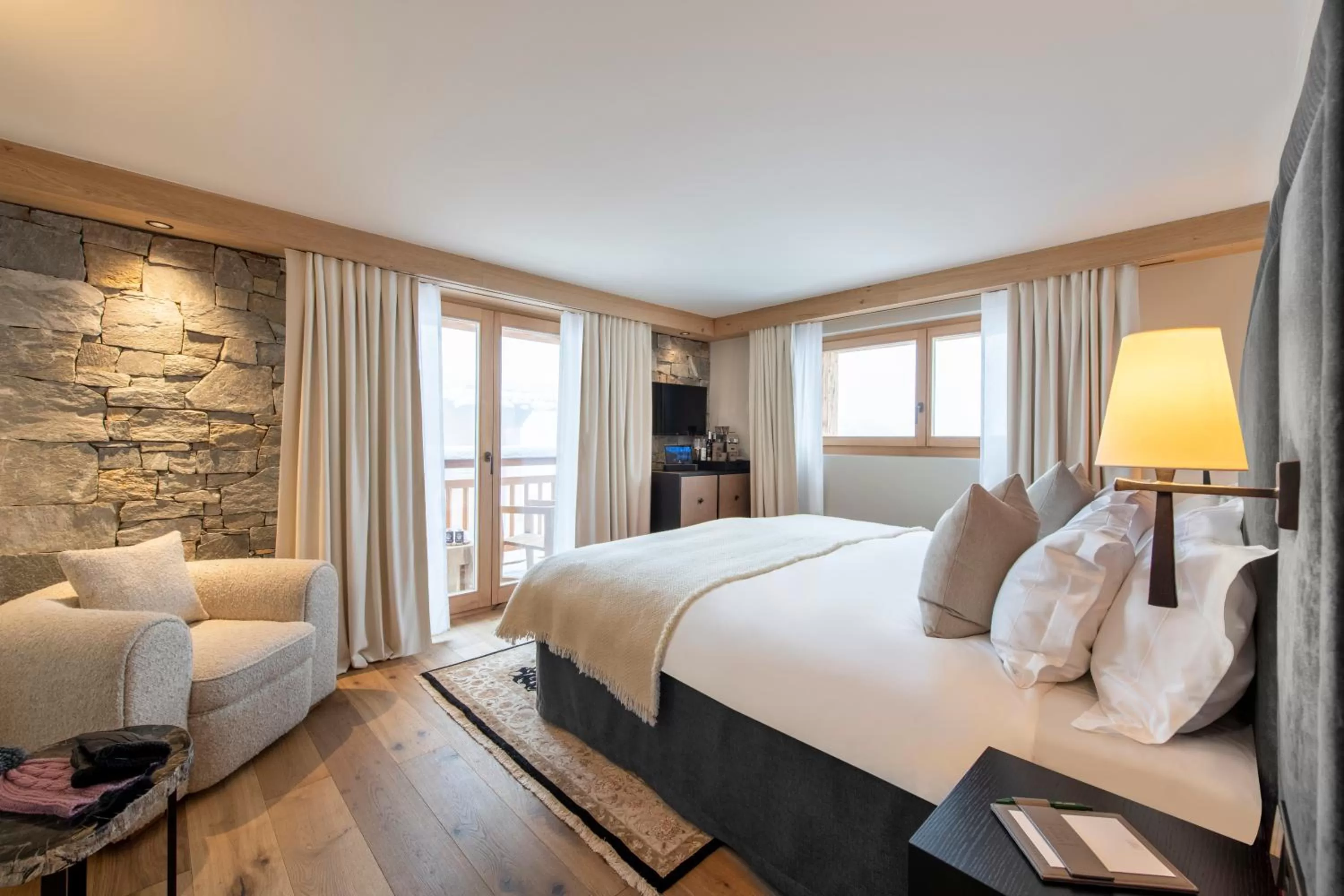 Photo of the whole room, Bed in Hôtel de Verbier SUP