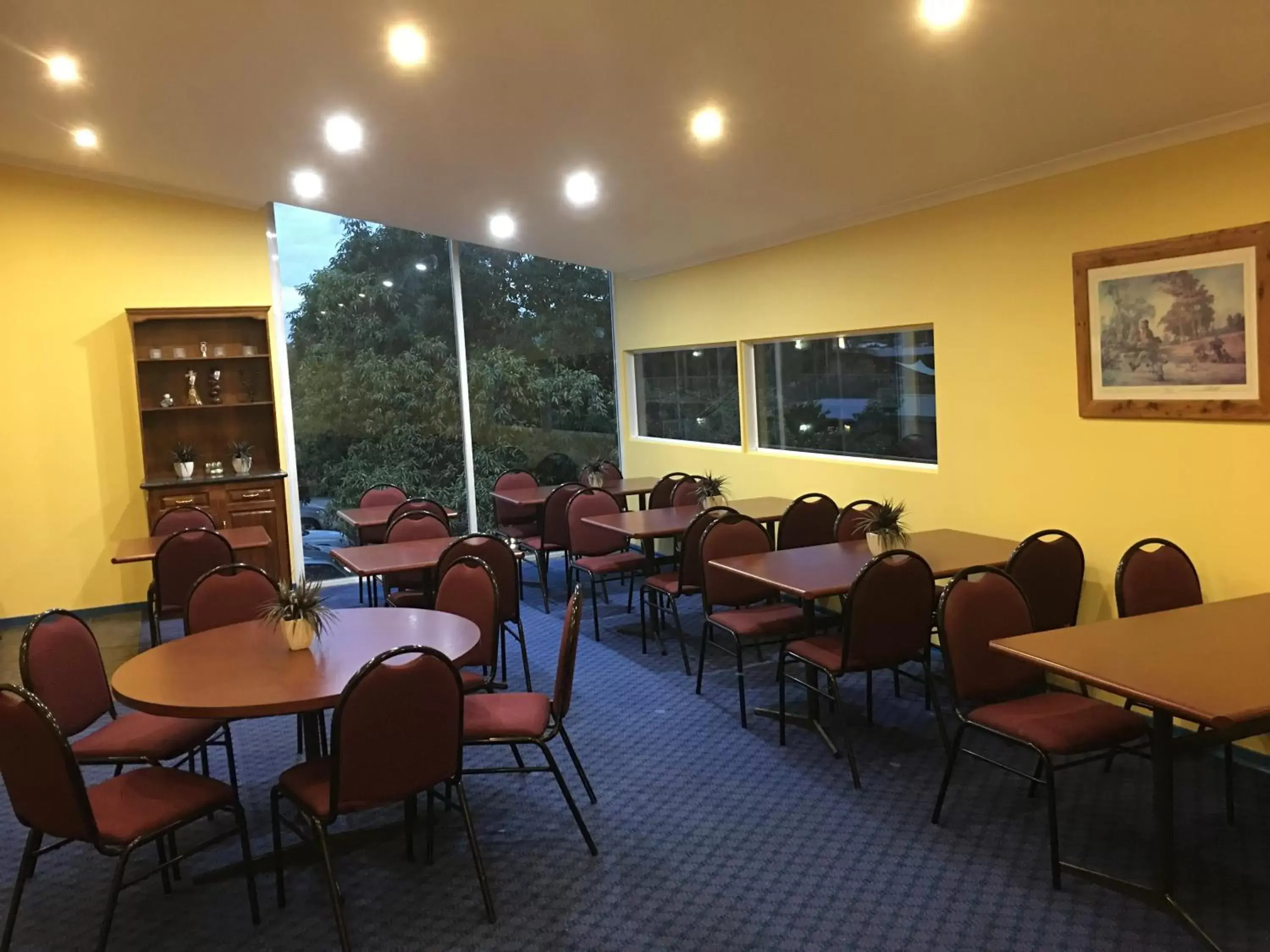 Property building, Restaurant/Places to Eat in Australia Park Motel