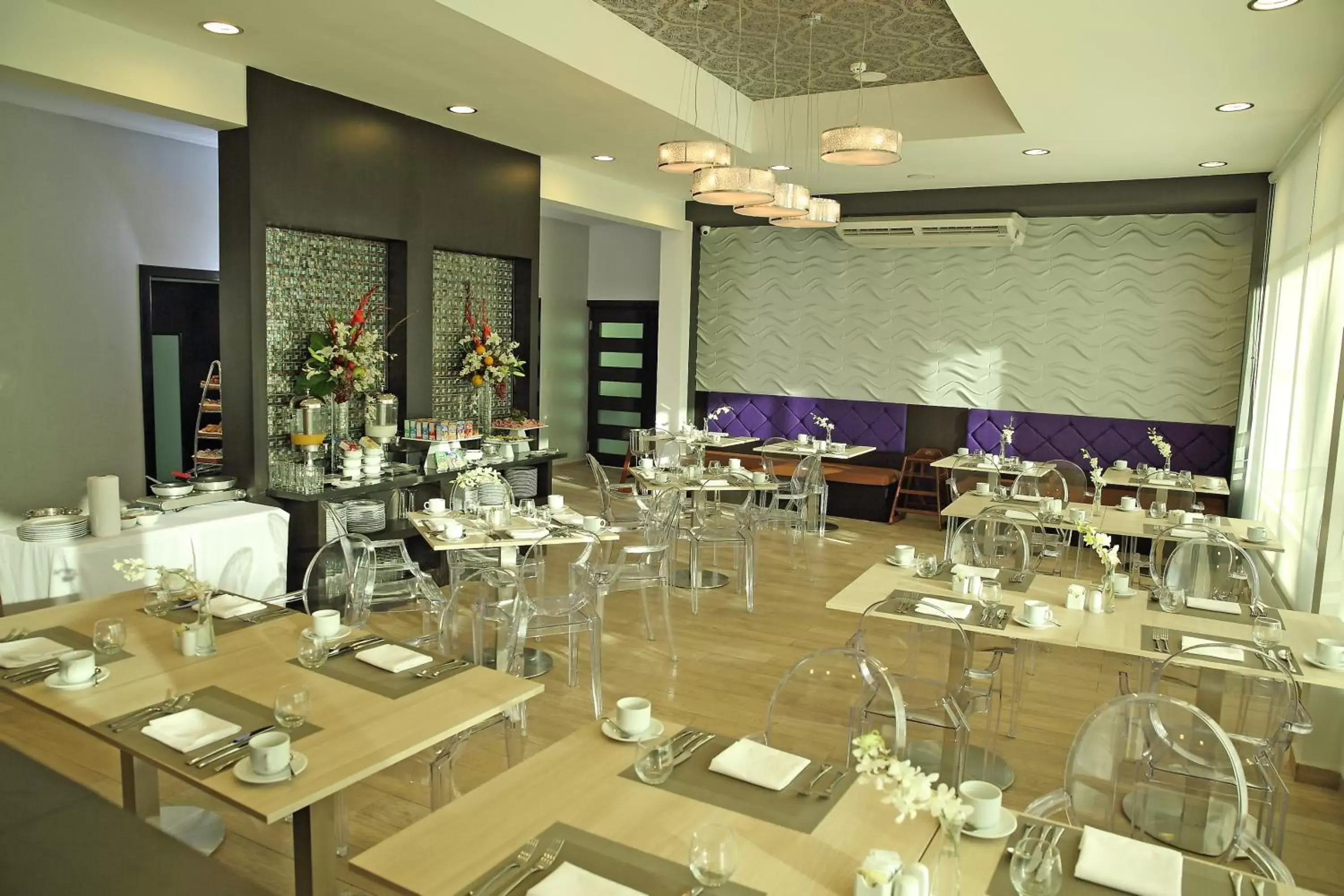 Restaurant/Places to Eat in Aranjuez Hotel & Suites