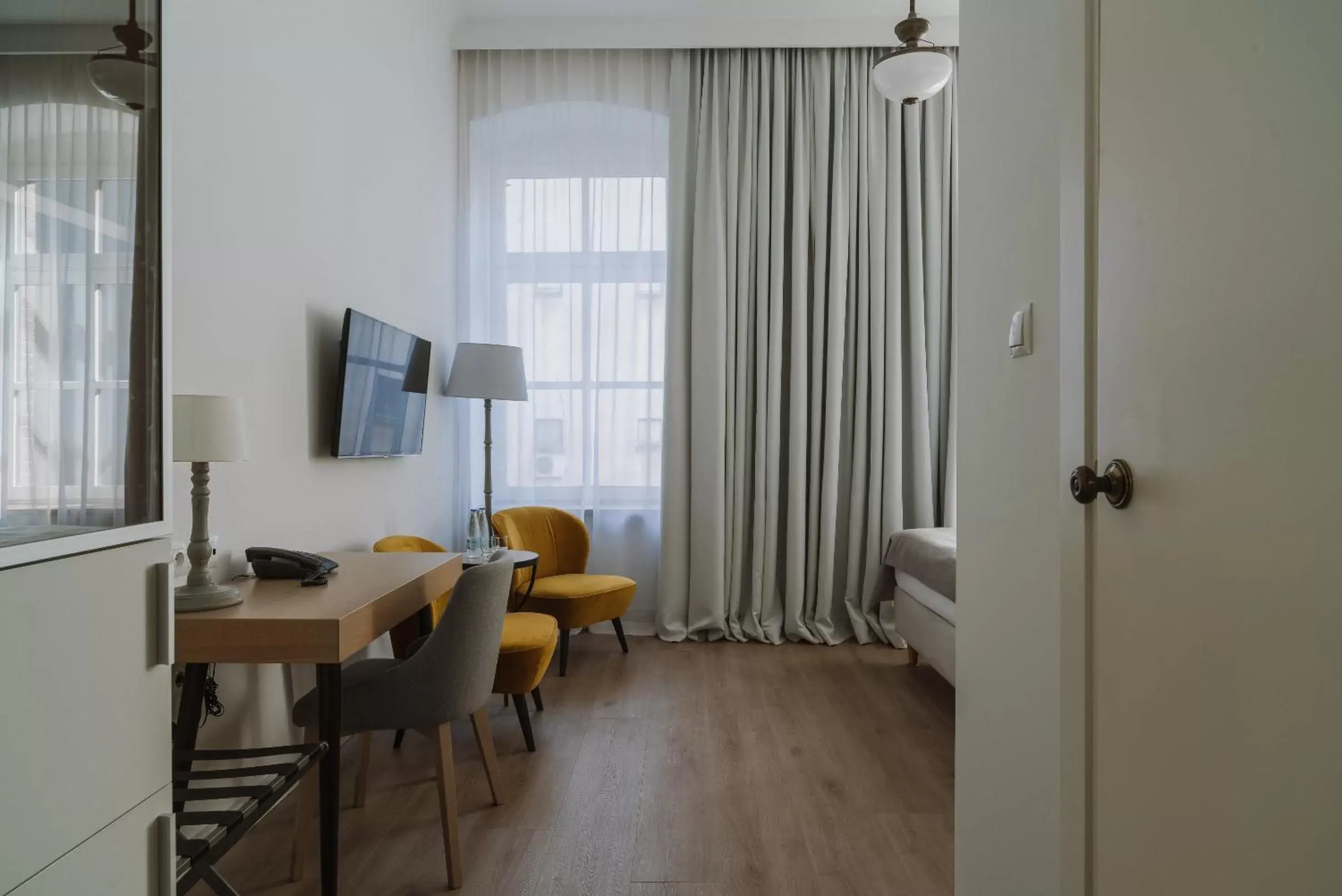 Photo of the whole room, Dining Area in Art Hotel